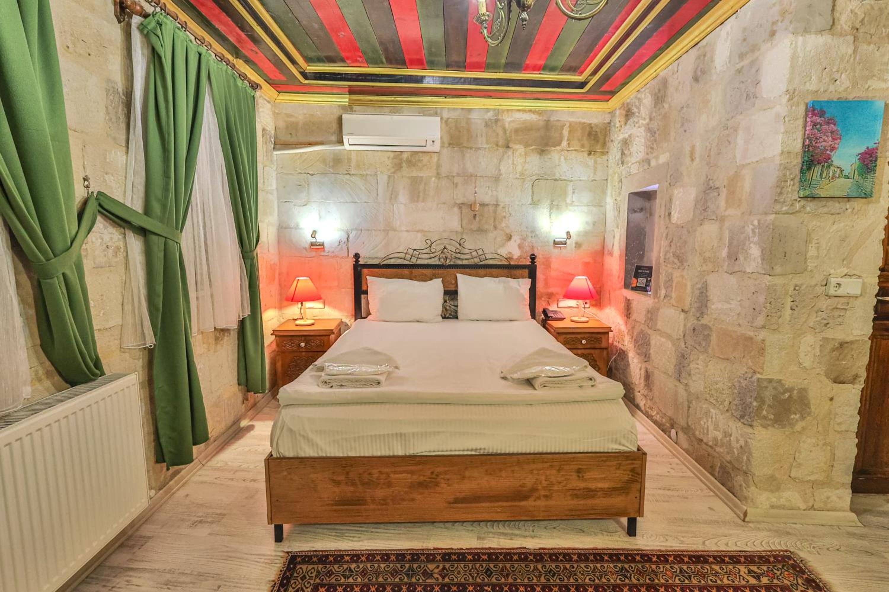 Bedrock Cave Hotel - Image 156