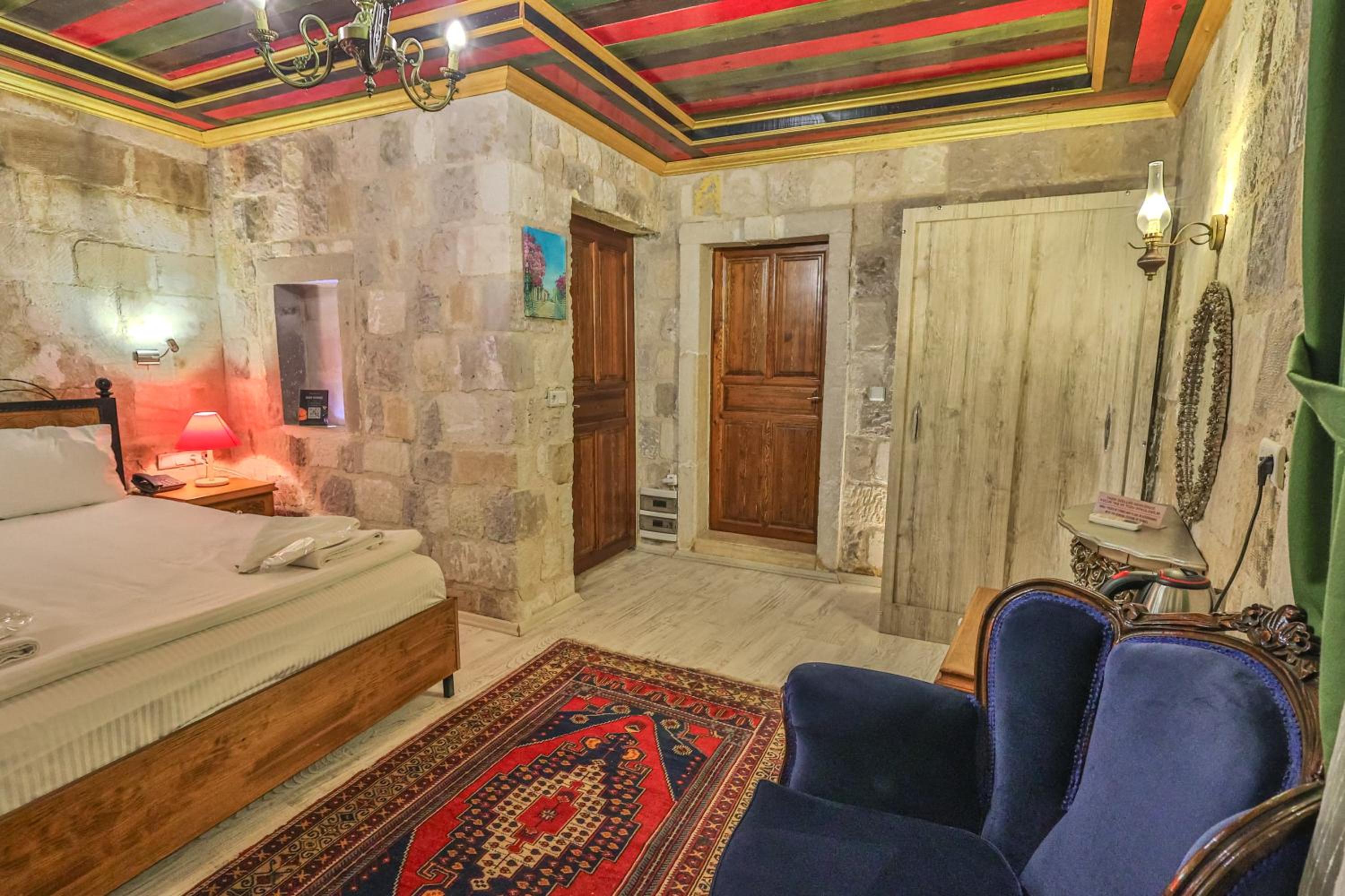 Bedrock Cave Hotel - Image 85