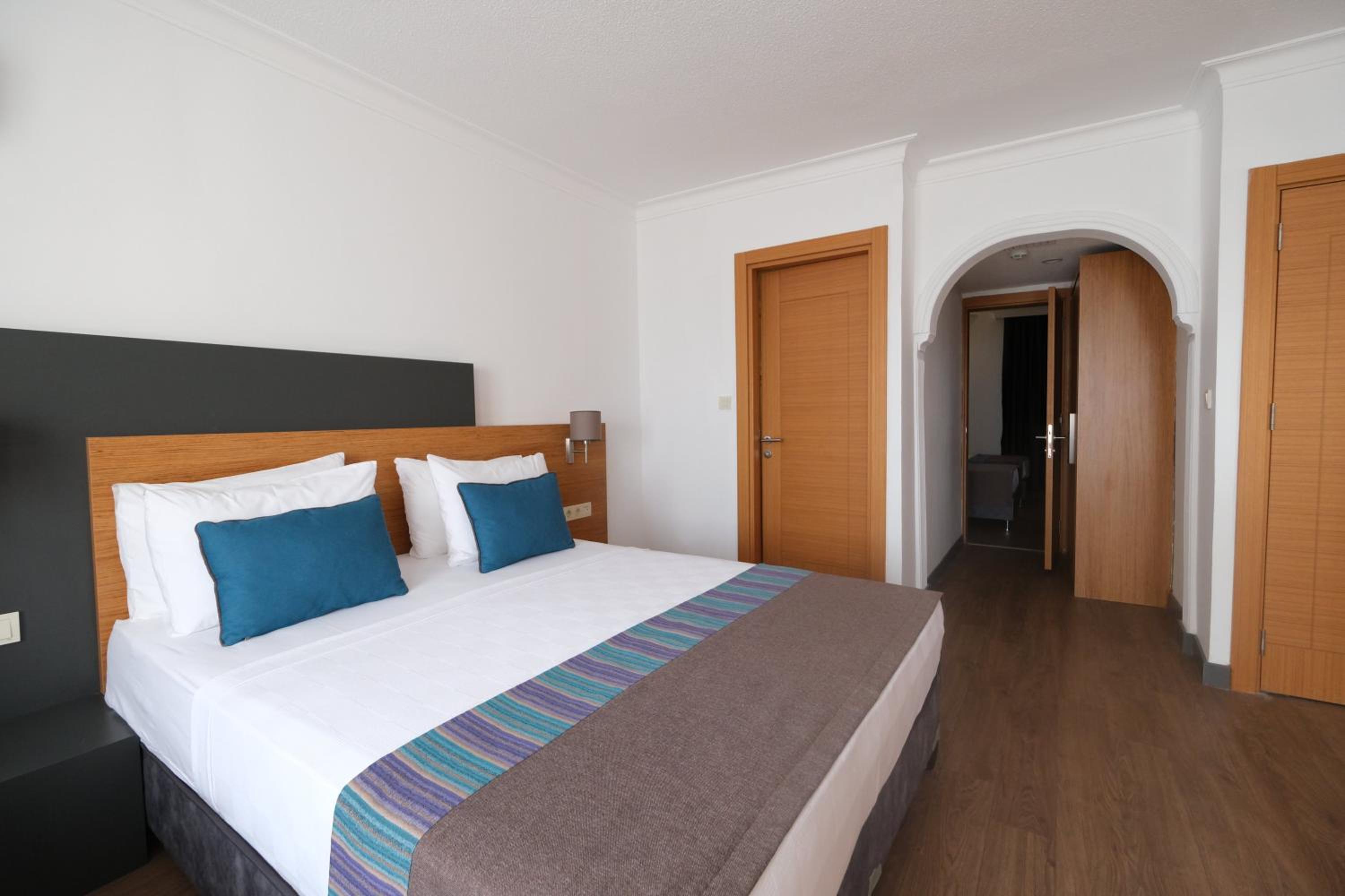 Qinn Otel - Image 34