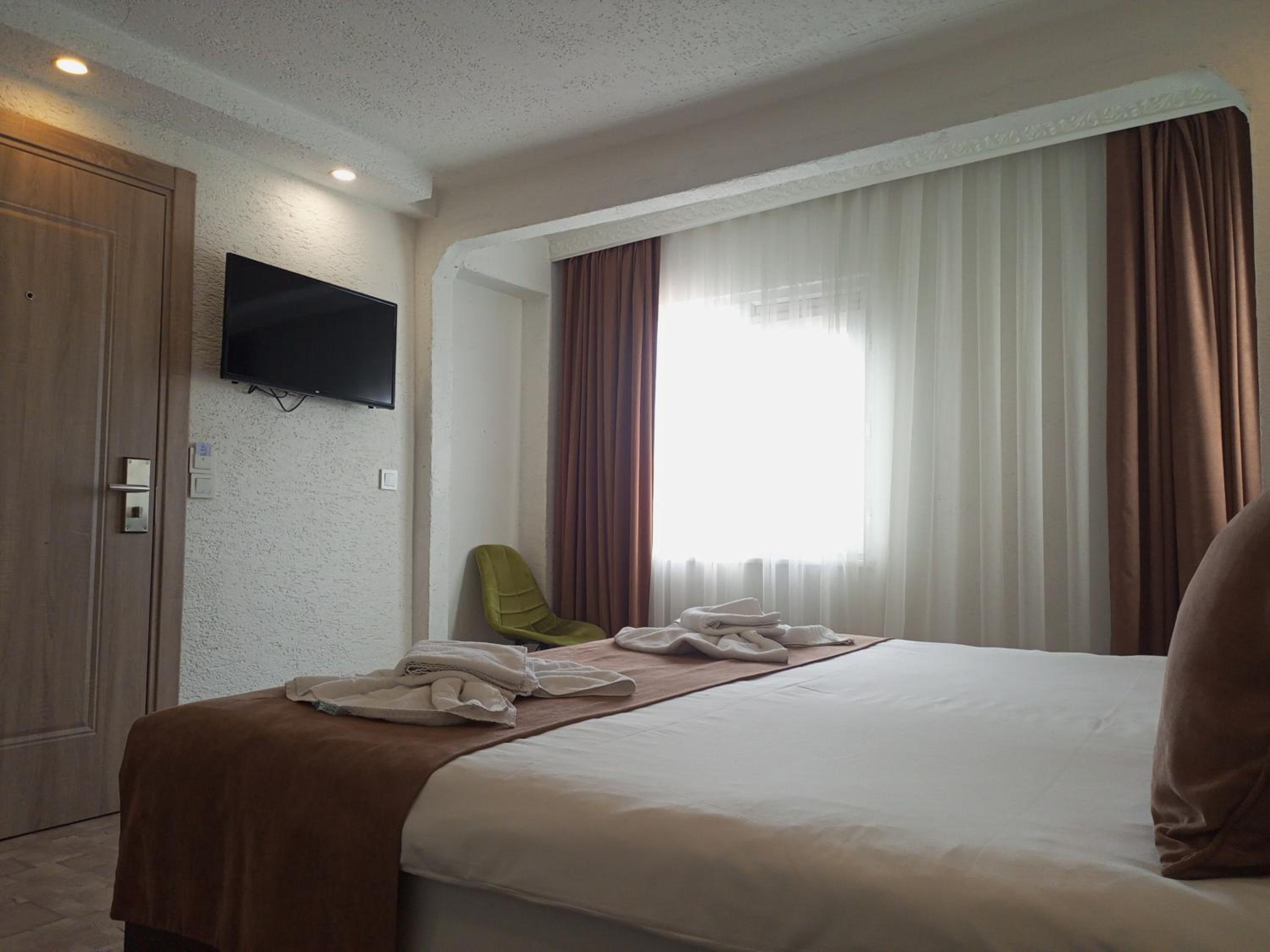 HOTEL GLOBAL 2022 becomes GLOBAL OTEL 2022. - Image 87