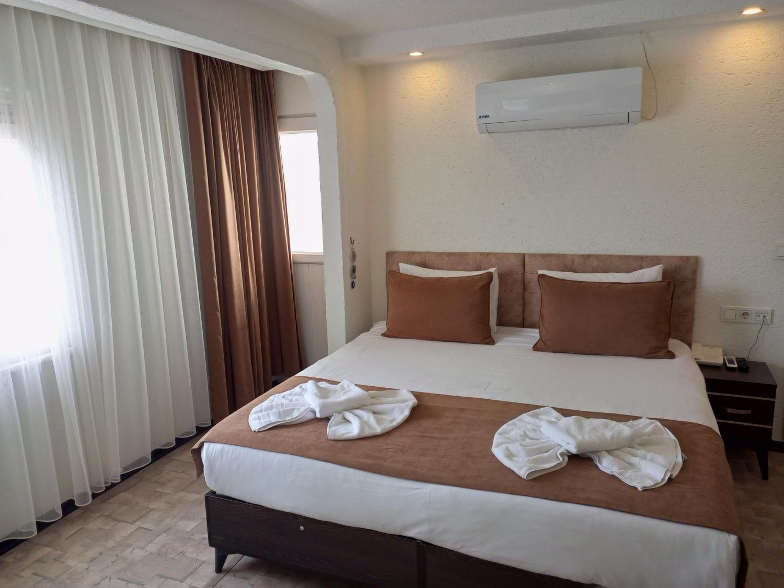 HOTEL GLOBAL 2022 becomes GLOBAL OTEL 2022. - Image 88