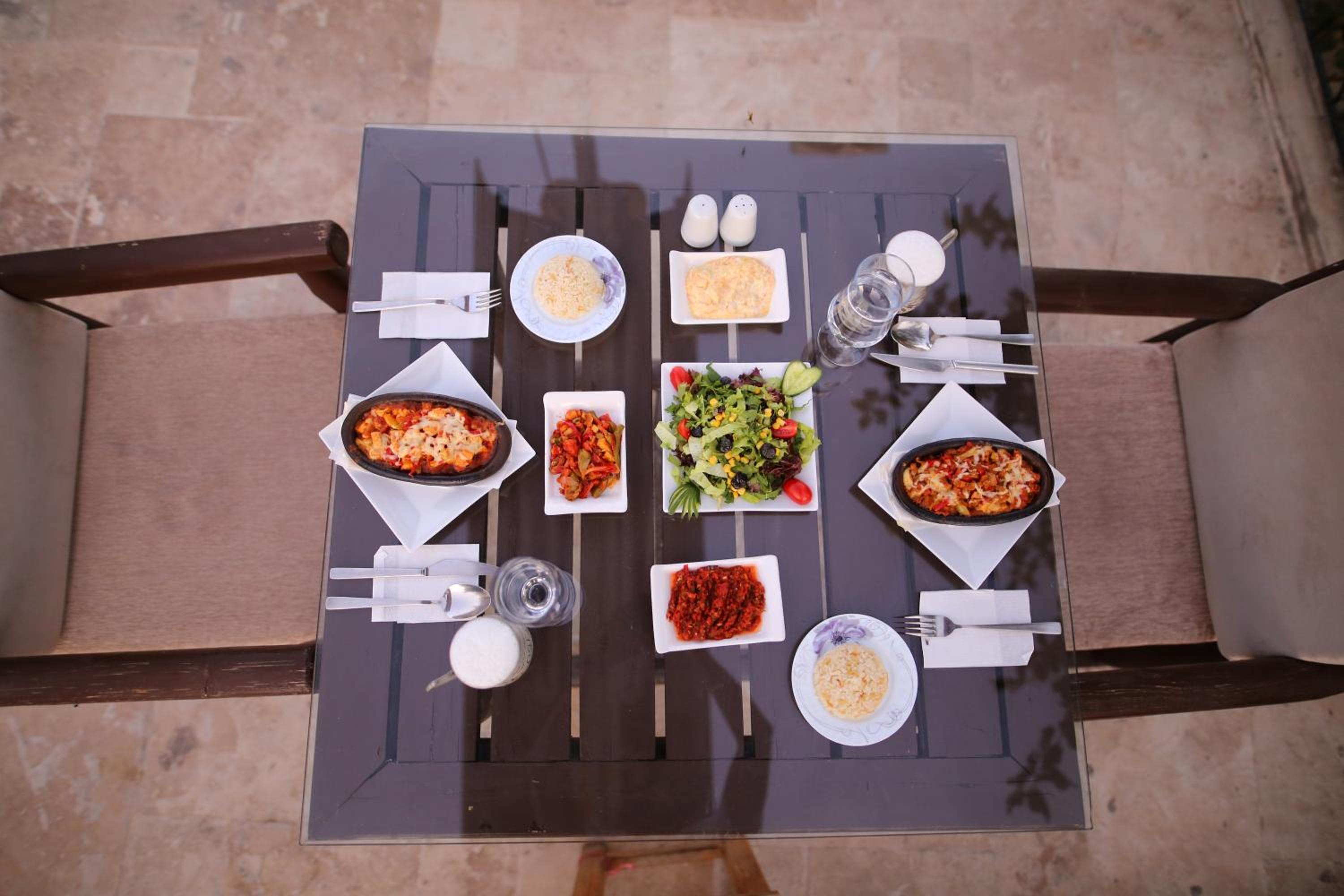 Holiday Cave Hotel - Image 141