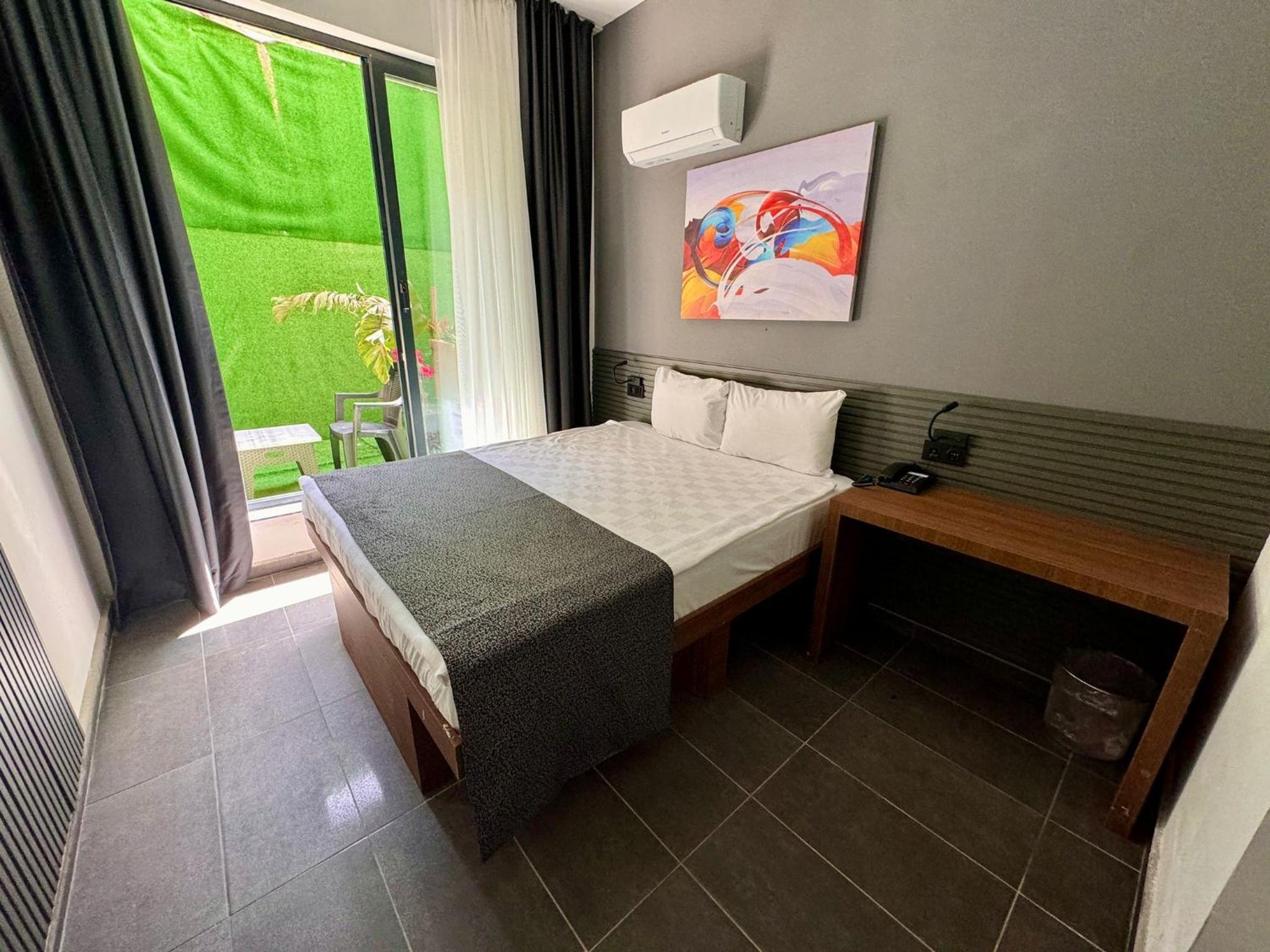 Wolf Of The City Otel - Image 67