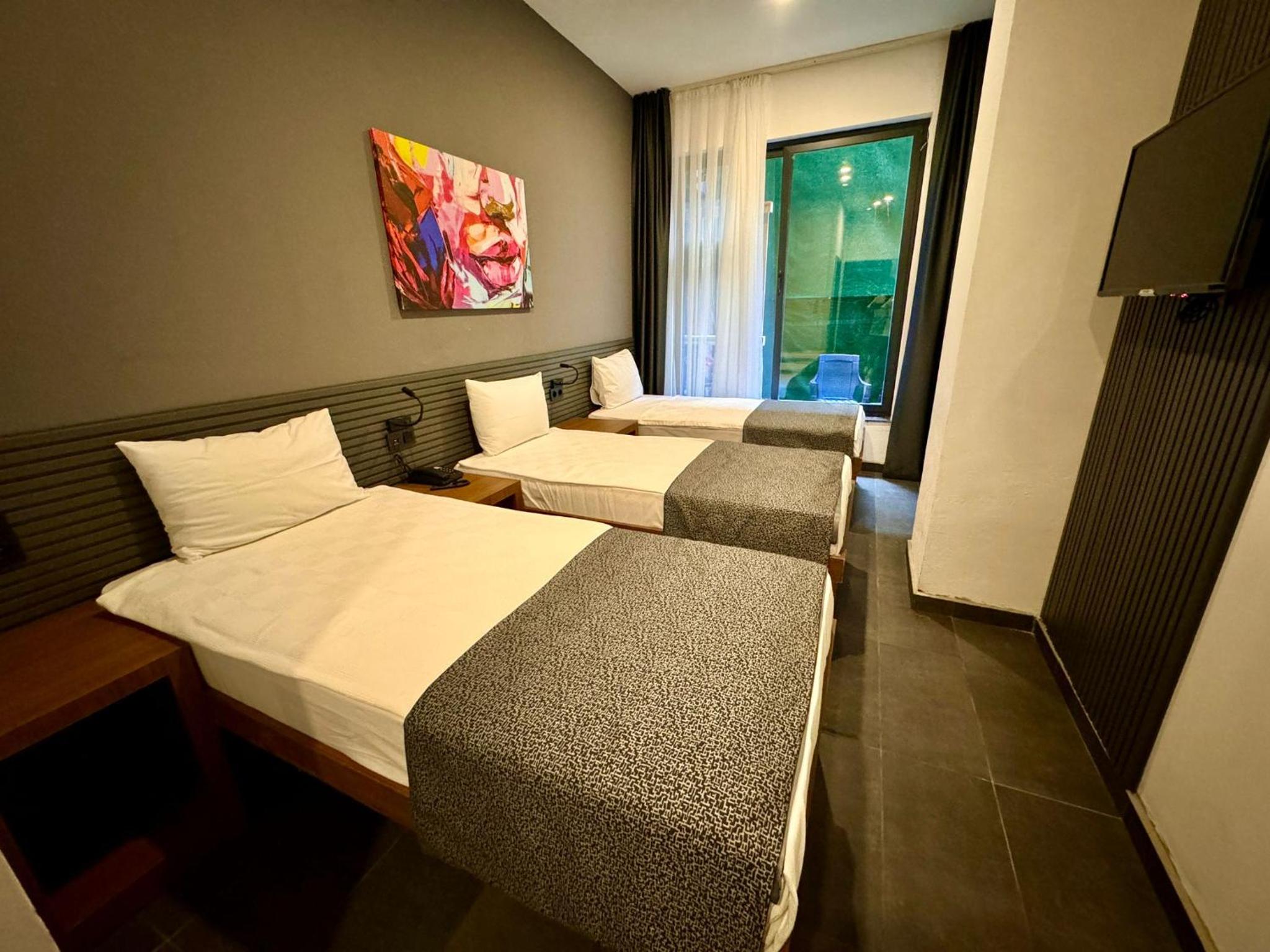 Wolf Of The City Otel - Image 70