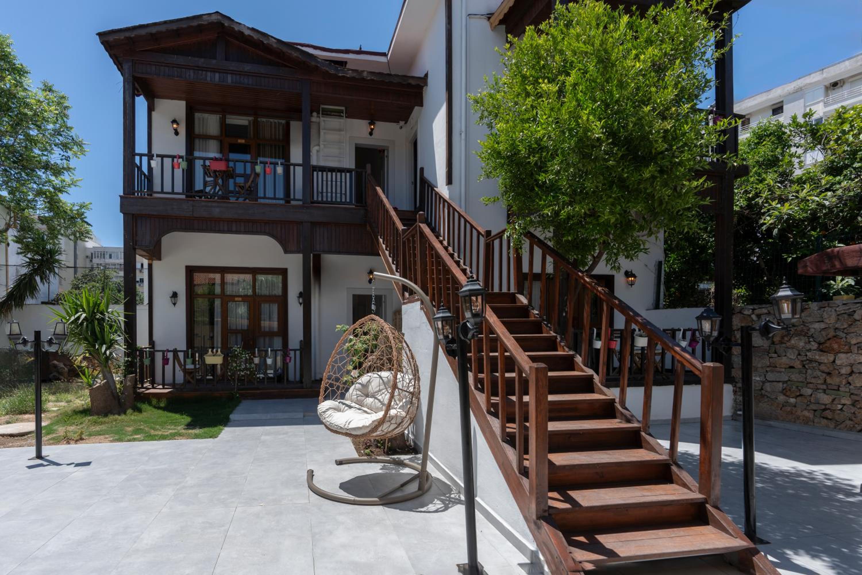 MY Hotel - Image 12