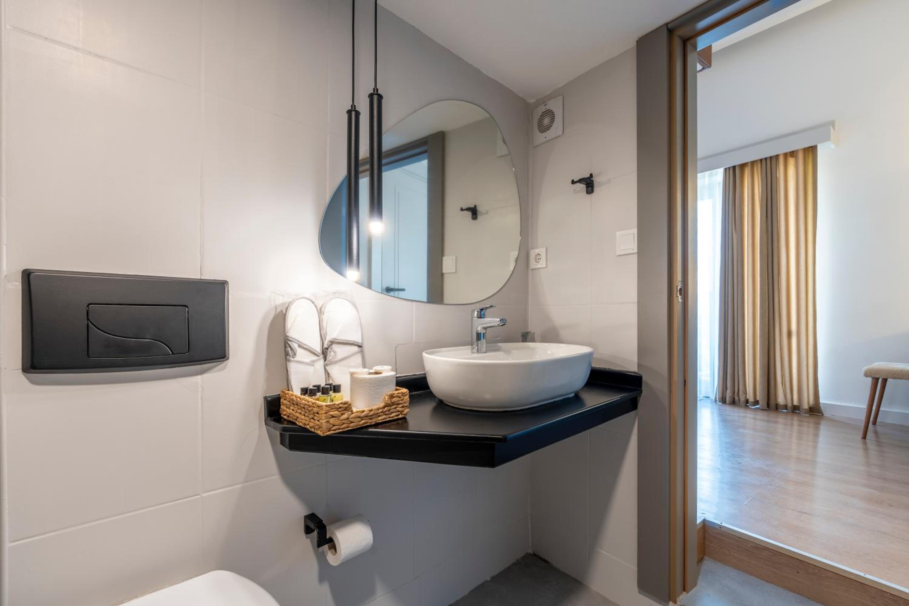 MY Hotel - Image 15