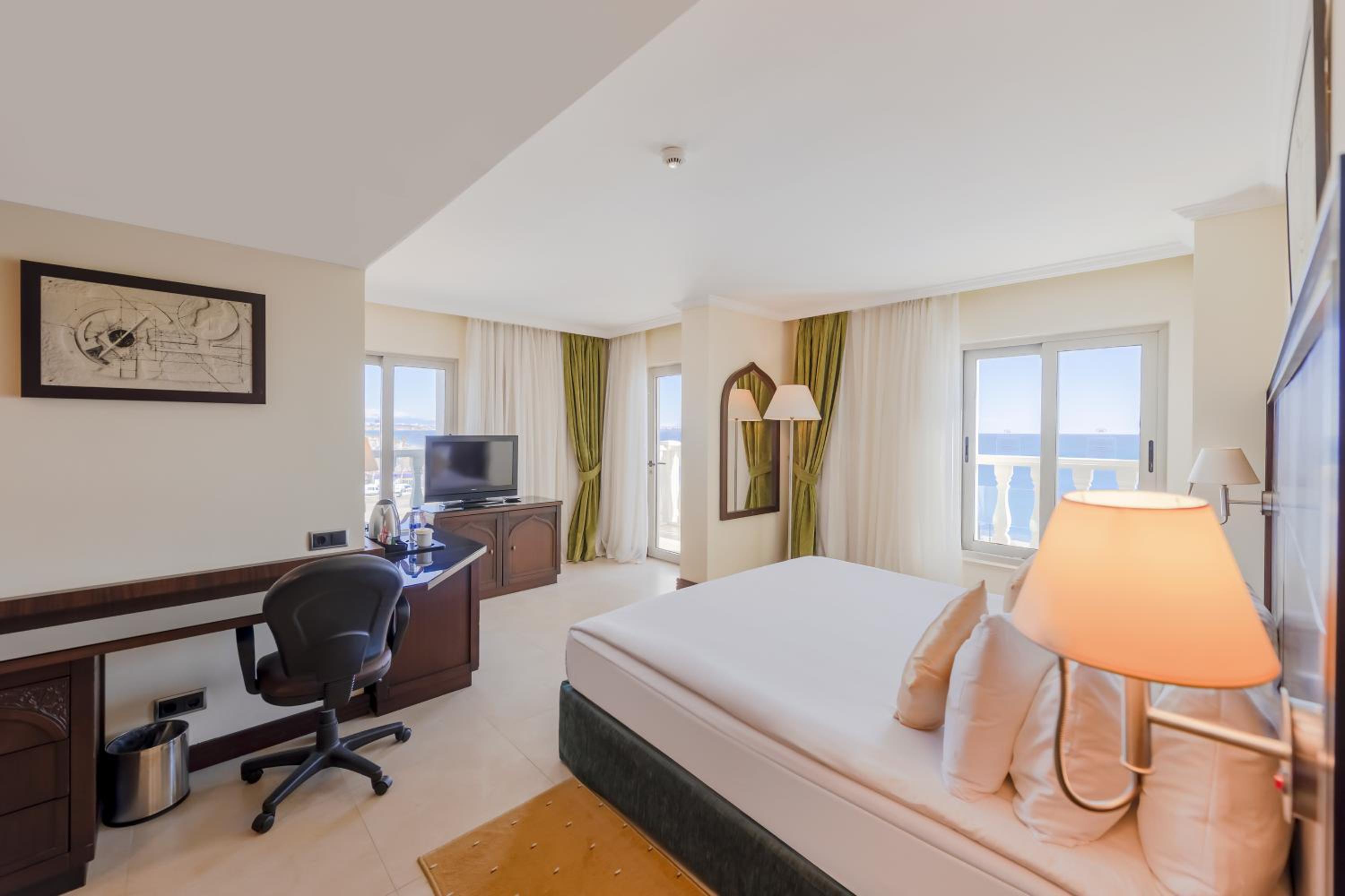 Crowne Plaza Antalya, an IHG Hotel - Image 7