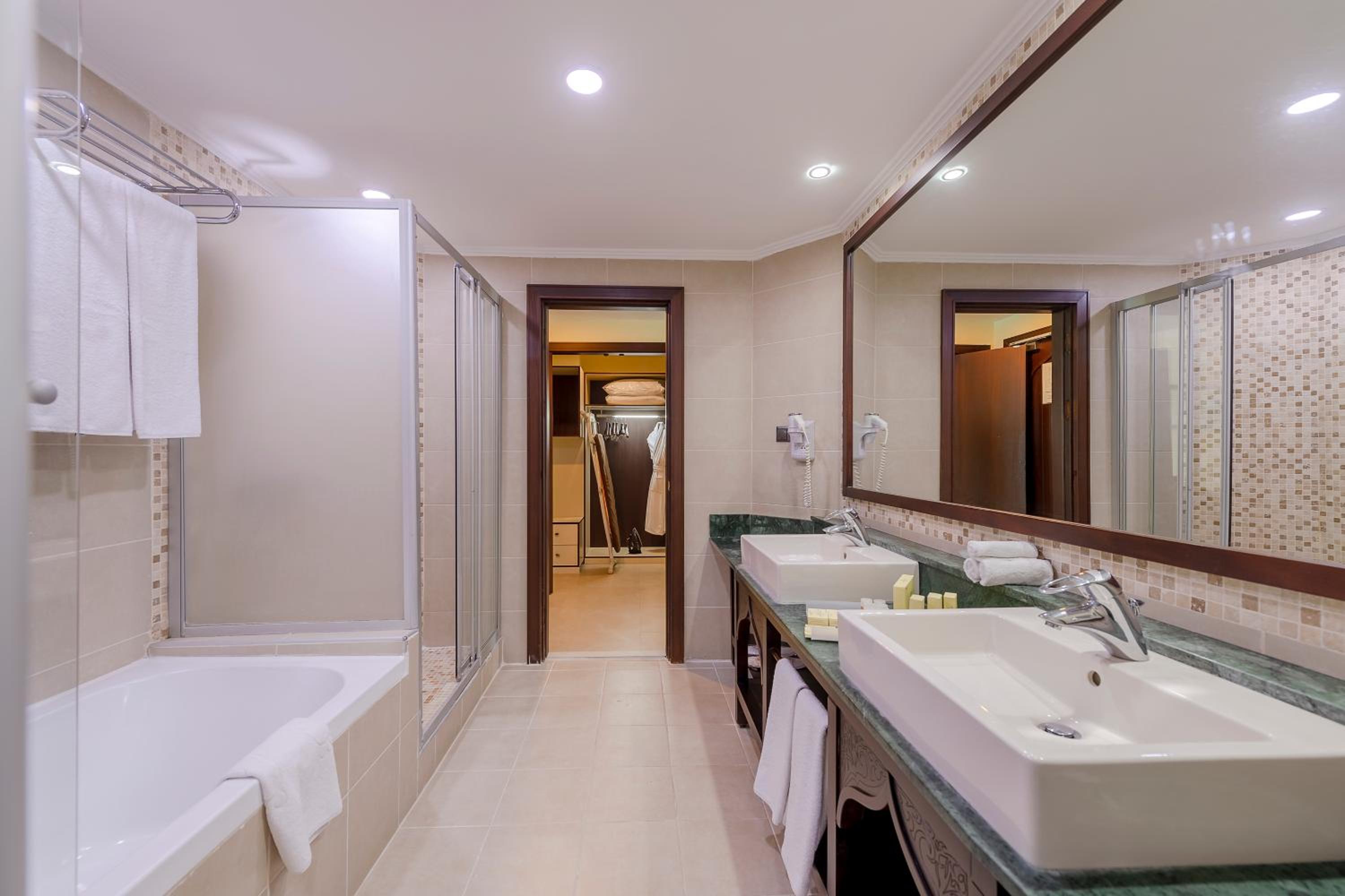 Crowne Plaza Antalya, an IHG Hotel - Image 9