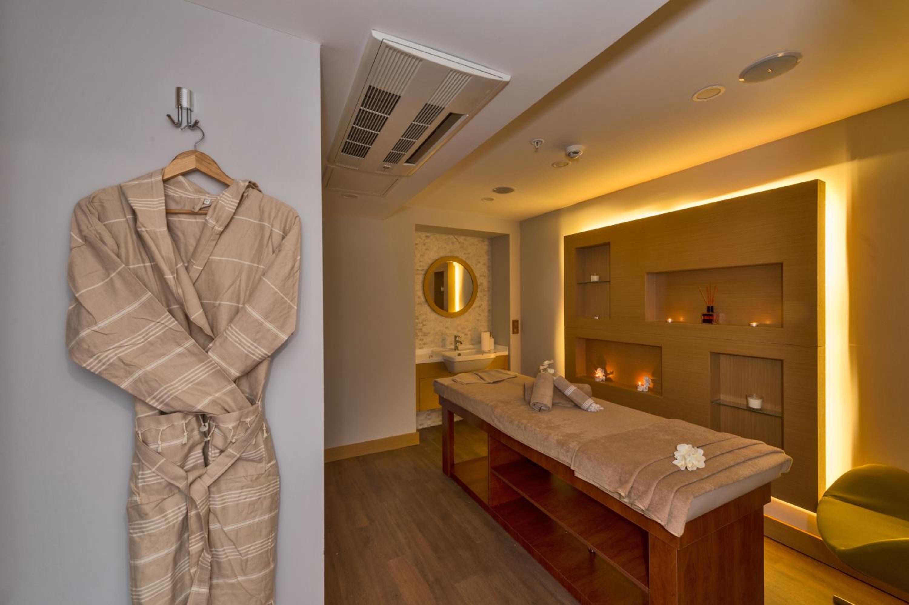 Hotel Boursier 1 & Spa - Image 32