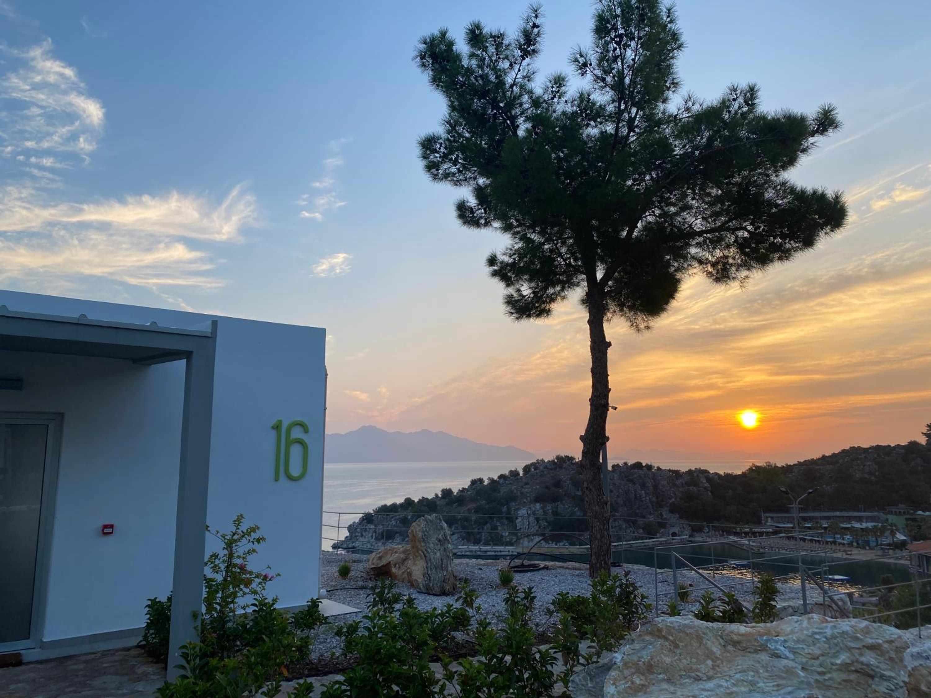 Z-Villas Beach Hotel - Image 102