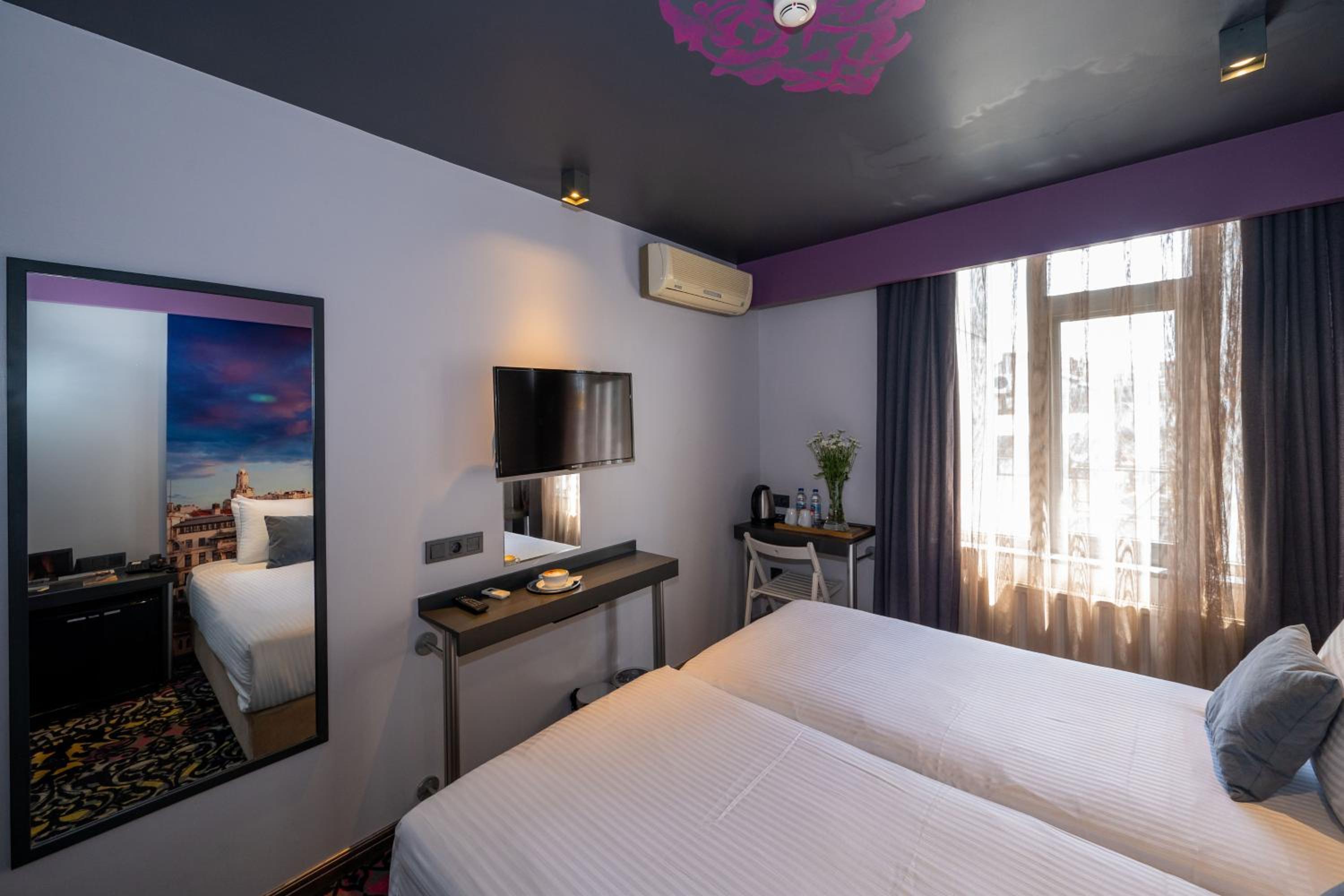 Tulip City Hotel - Image 71