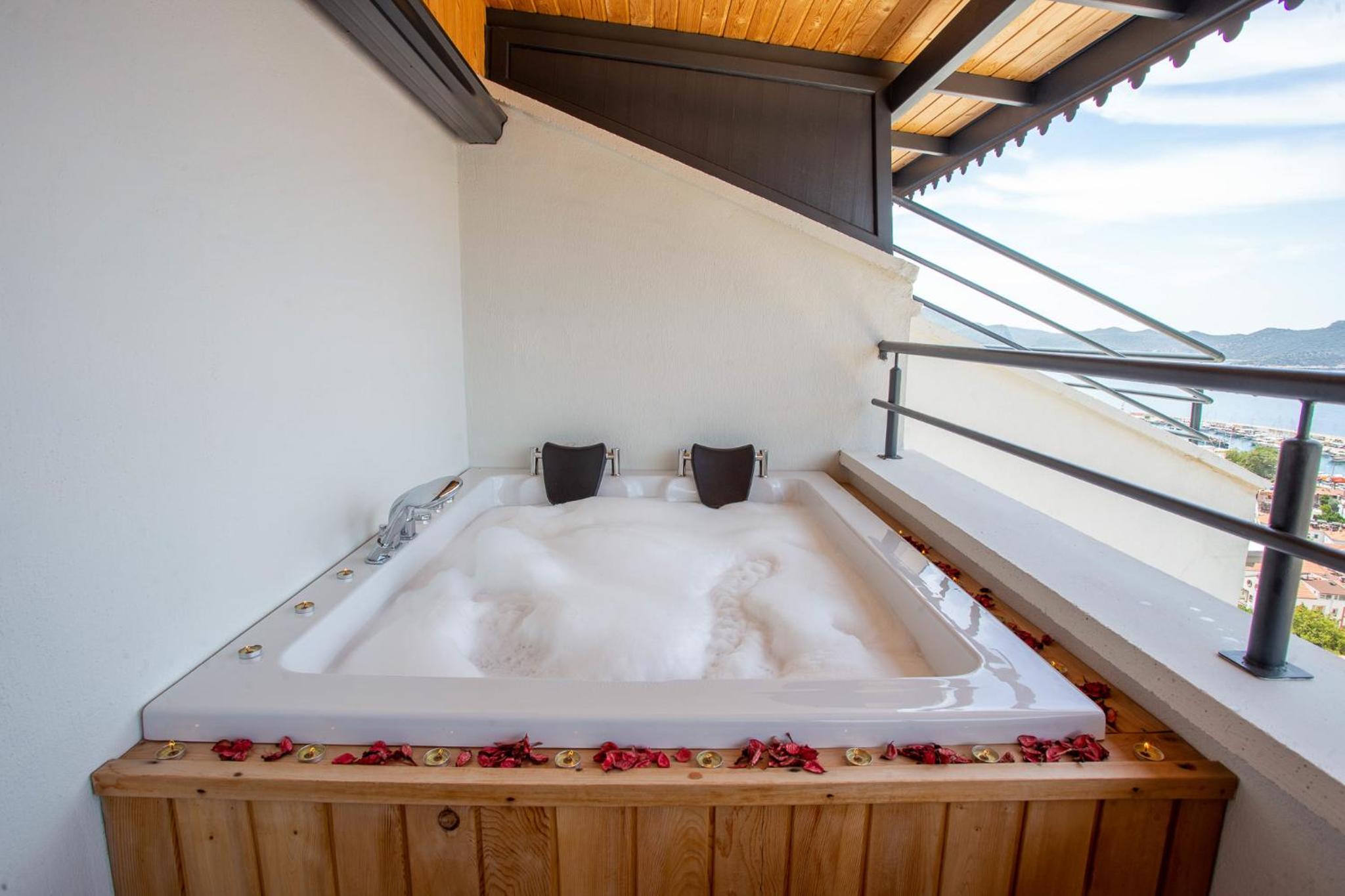 Lobelya Suites - Image 70