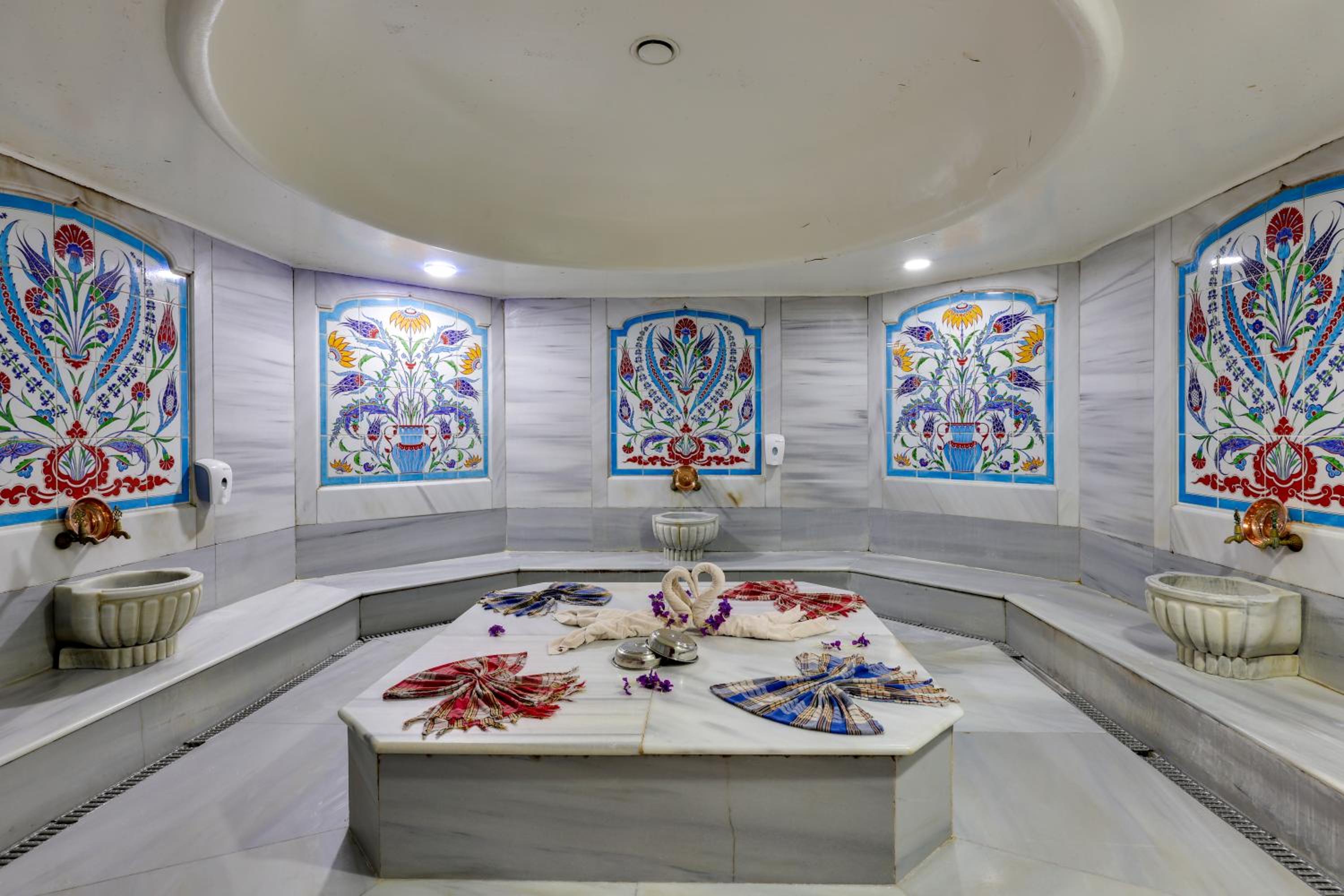 Ramada by Wyndham İstanbul Eski Şehir - Image 43
