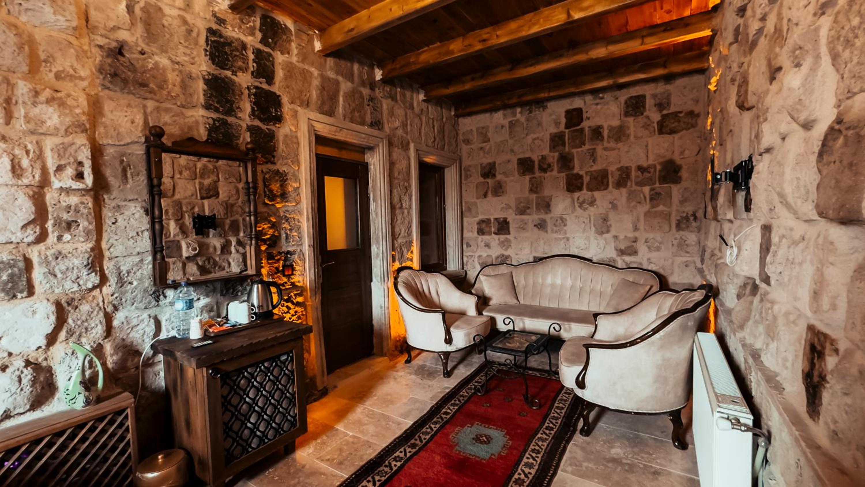 Katapa Stone House - Image 118