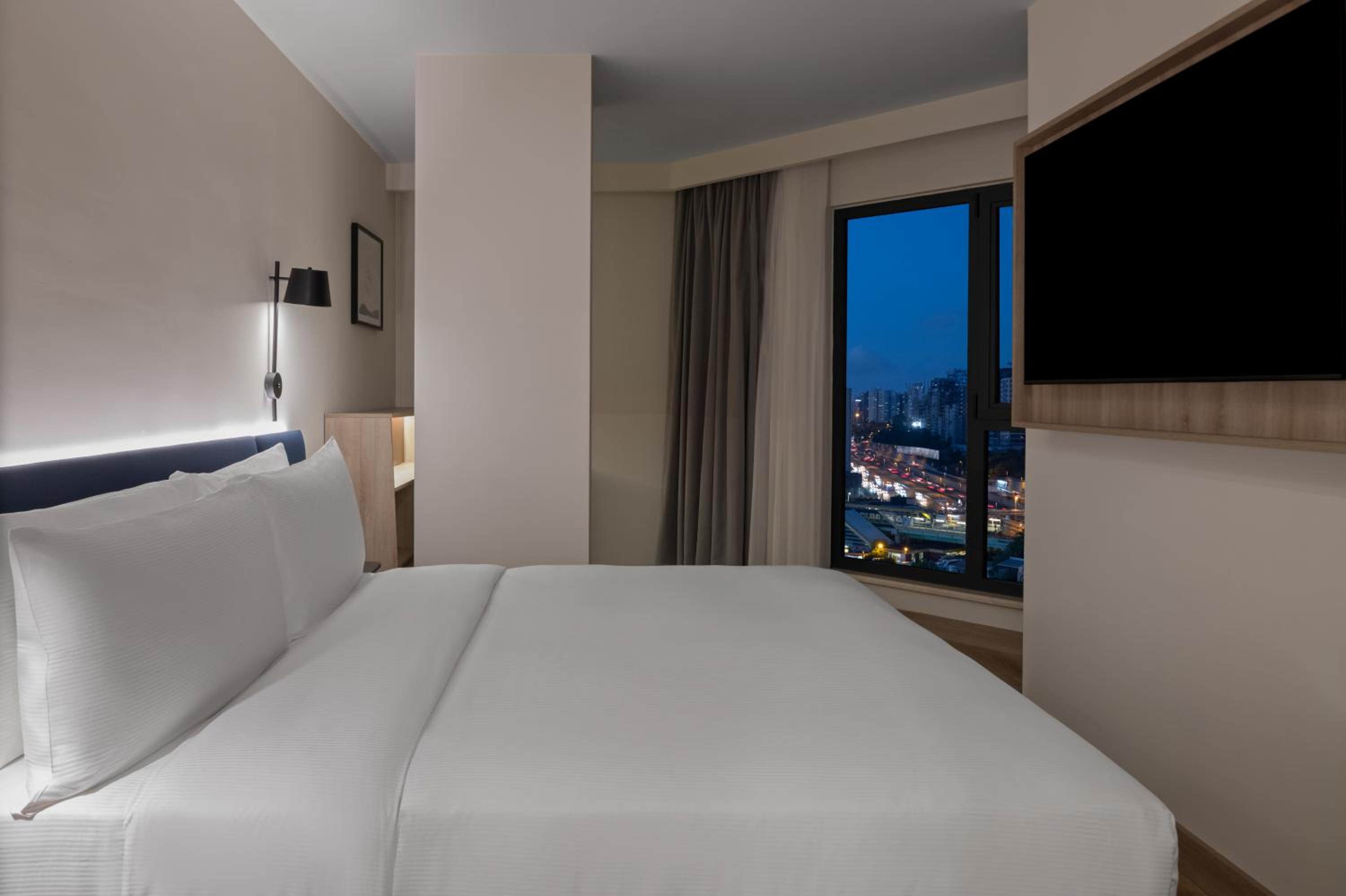 Hampton By Hilton Istanbul Merter - Image 43