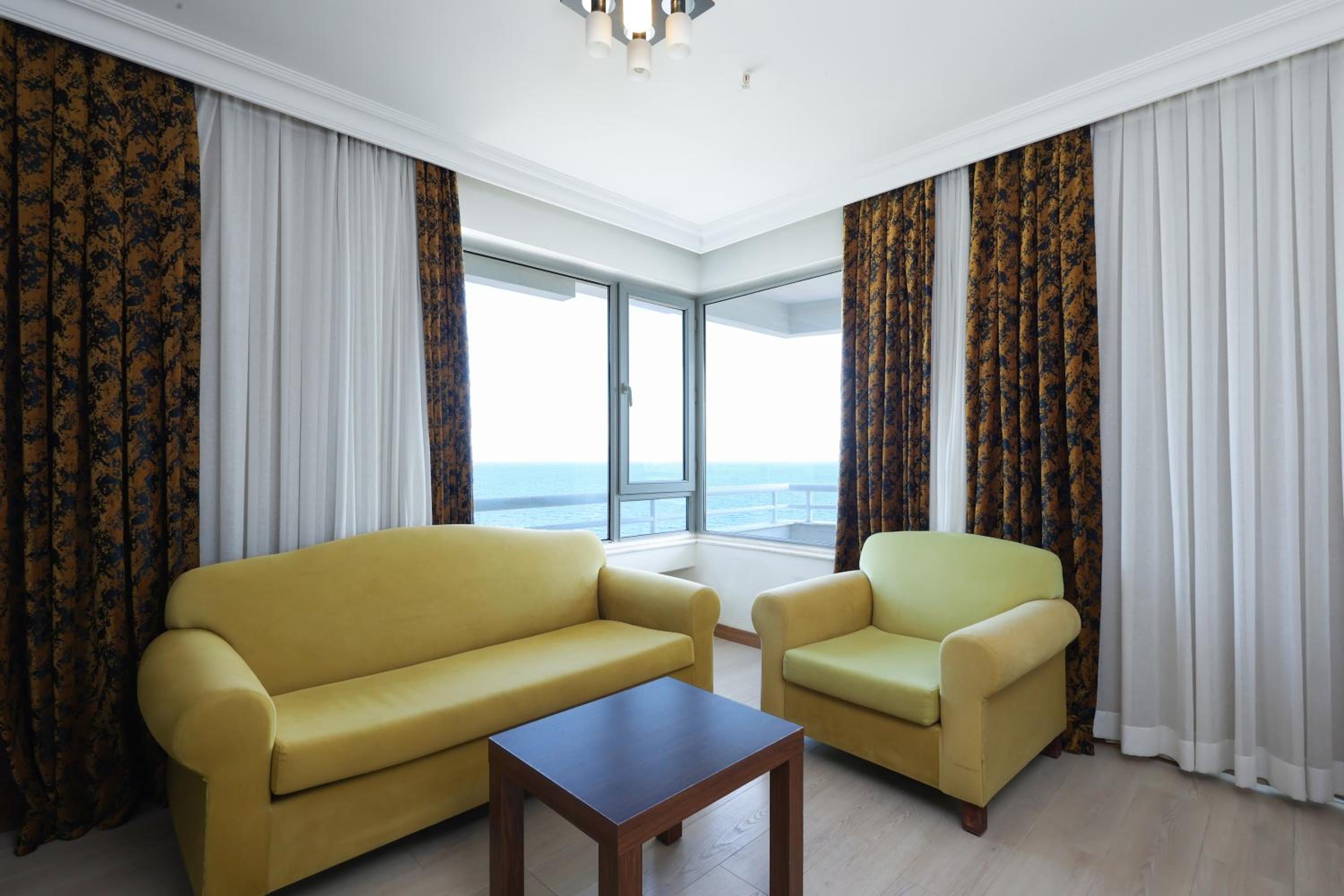 The Corner Park Hotel - Image 27