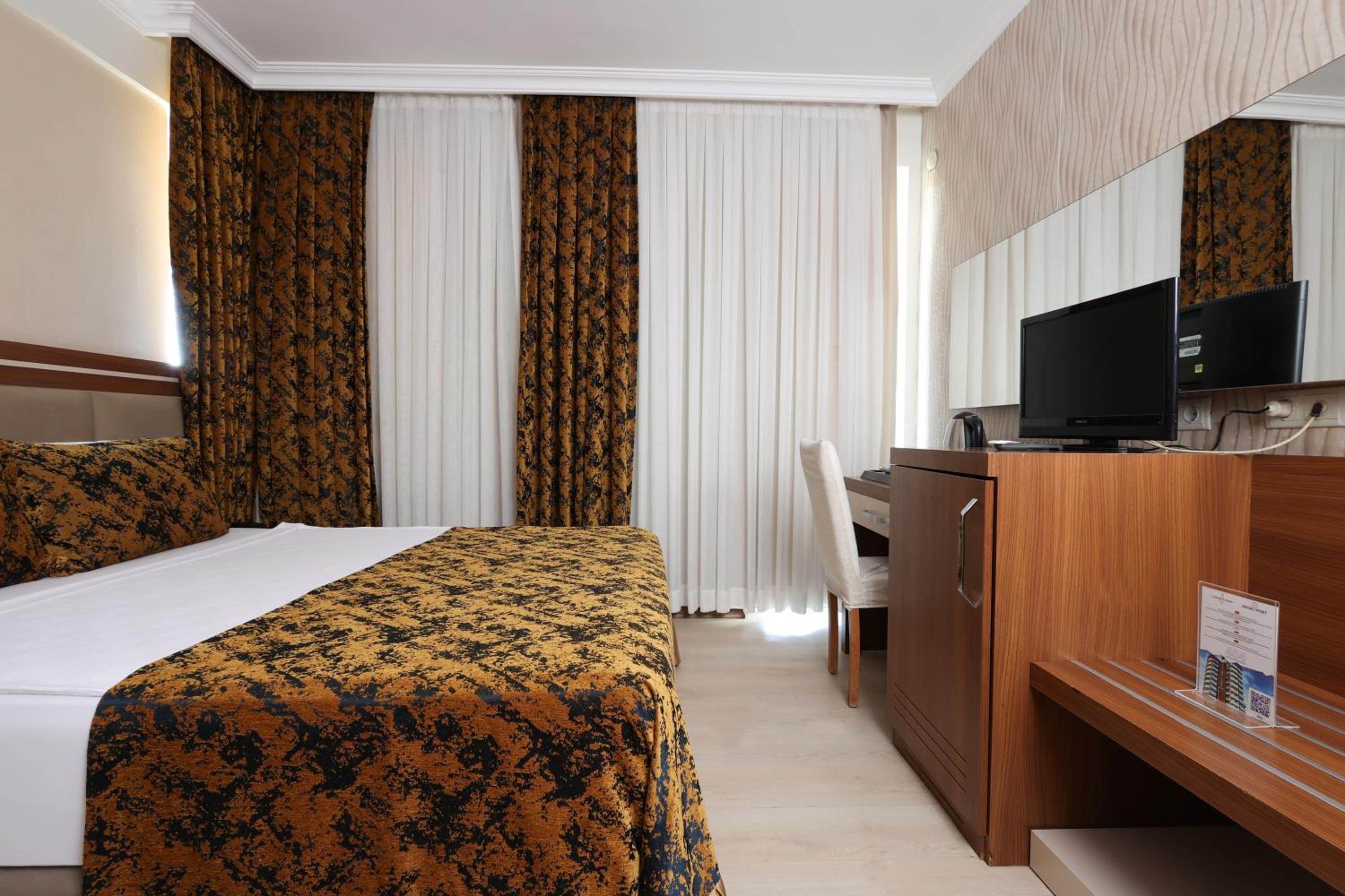 The Corner Park Hotel - Image 26