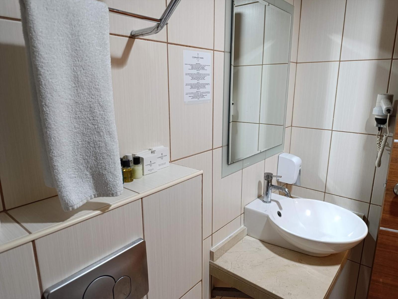 The Corner Park Hotel - Image 20