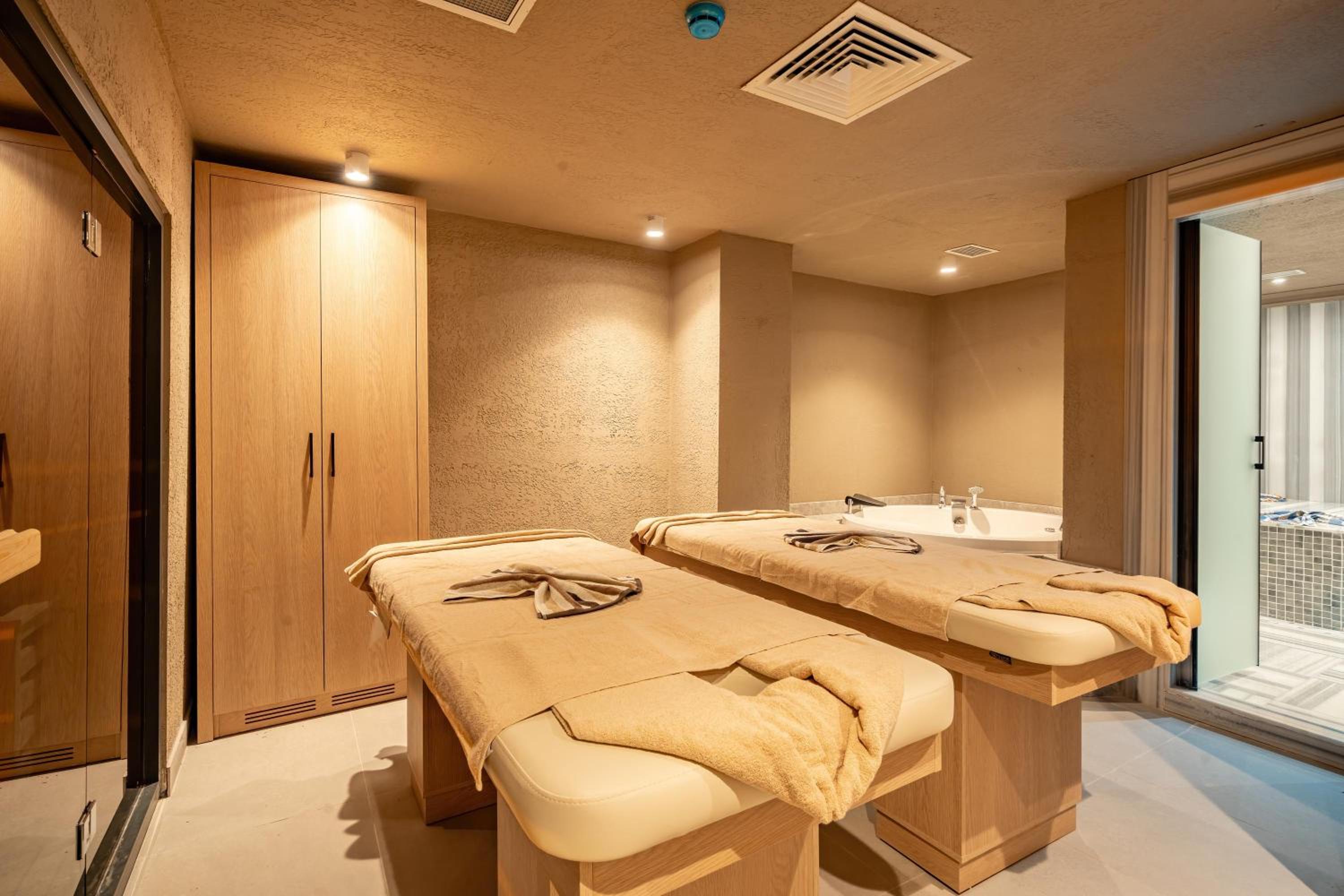Awen Lara Hotel - Image 11