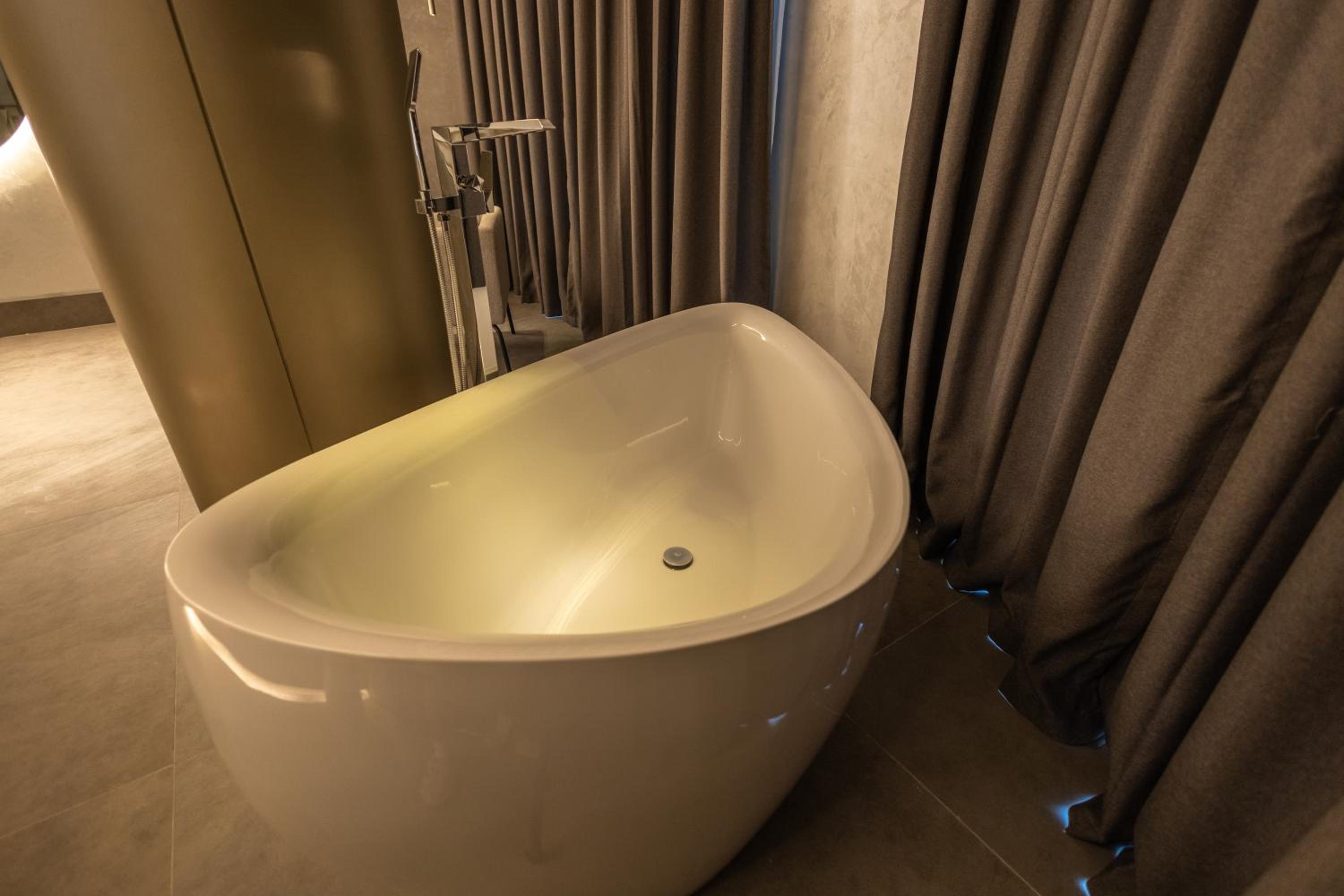 FOUR HILLS HOTEL - Image 41
