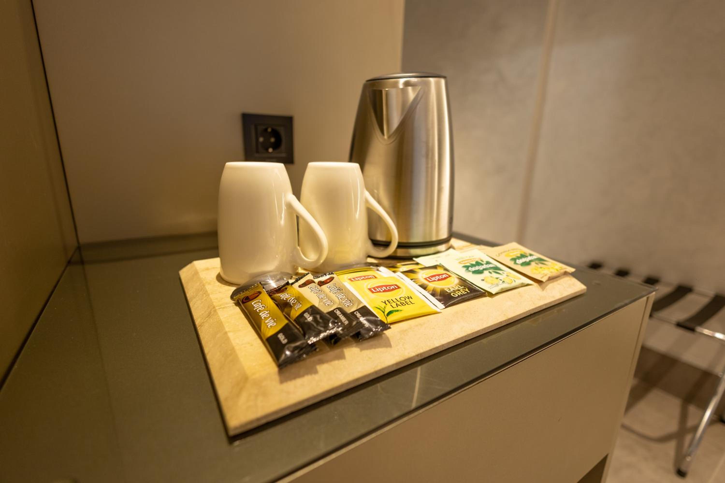 FOUR HILLS HOTEL - Image 13