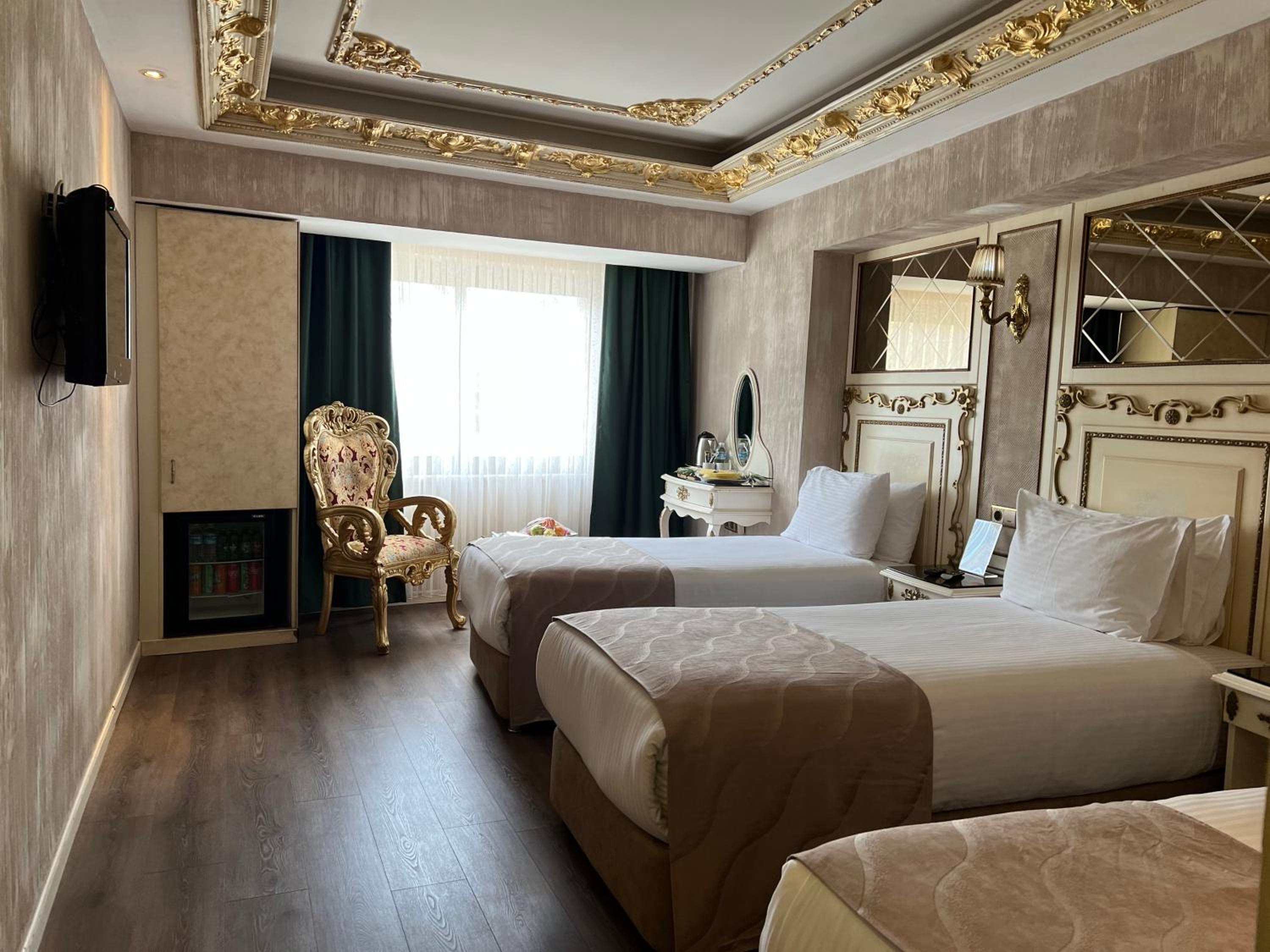 Hotel Buyuk Hamit becomes Buyuk Hamit Otel. - Image 52