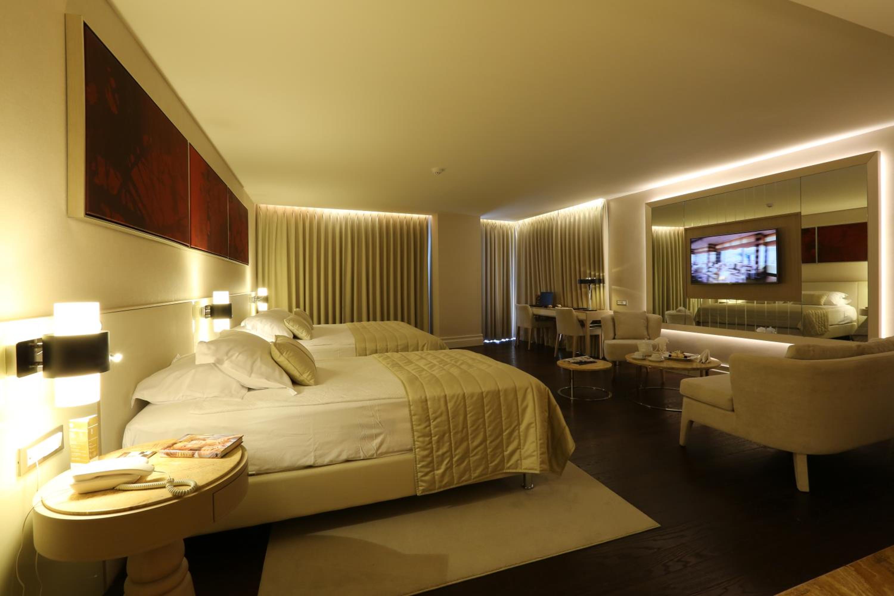 Charisma De Luxe Hotel - Image 71