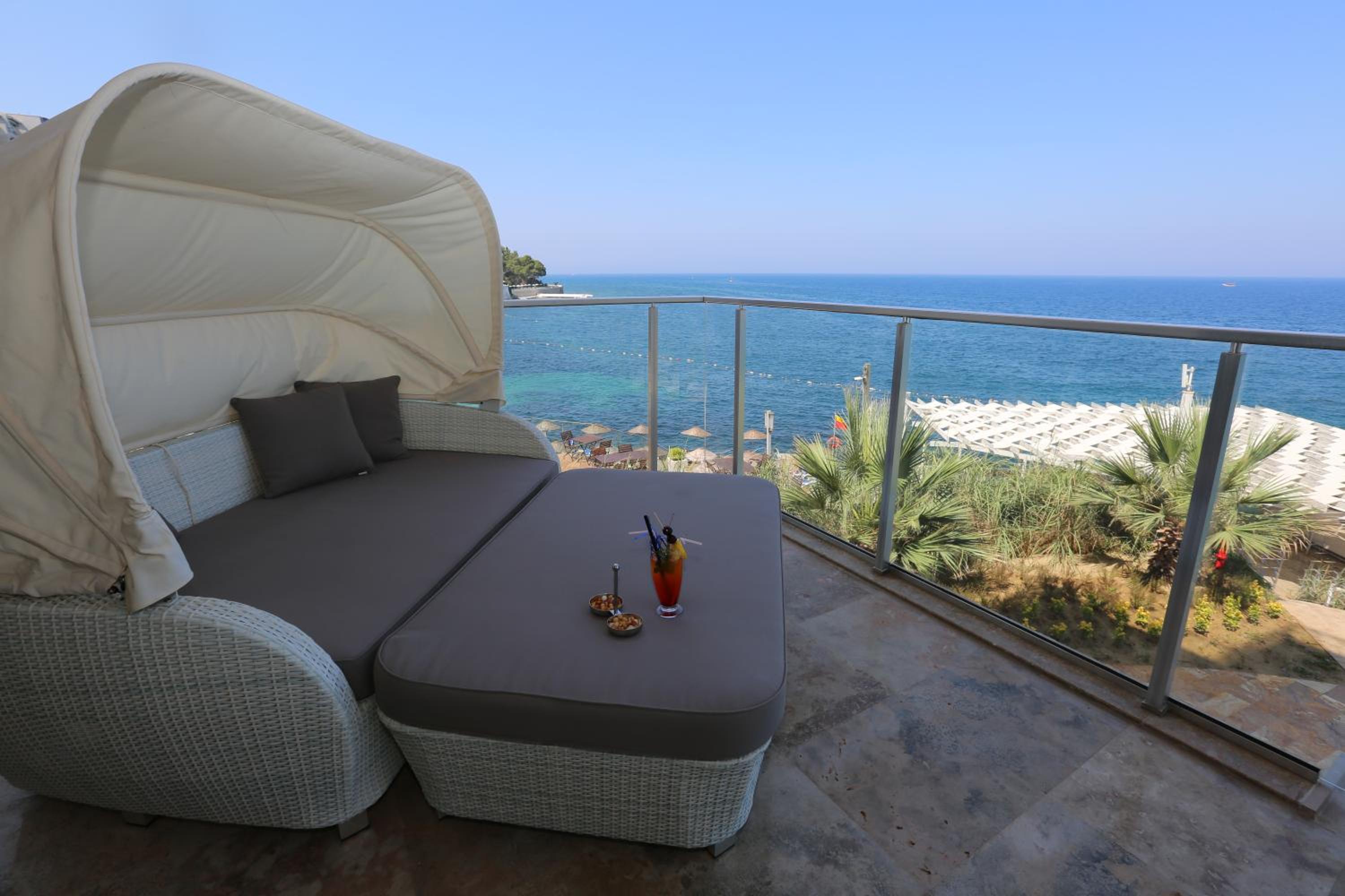 Charisma De Luxe Hotel - Image 73