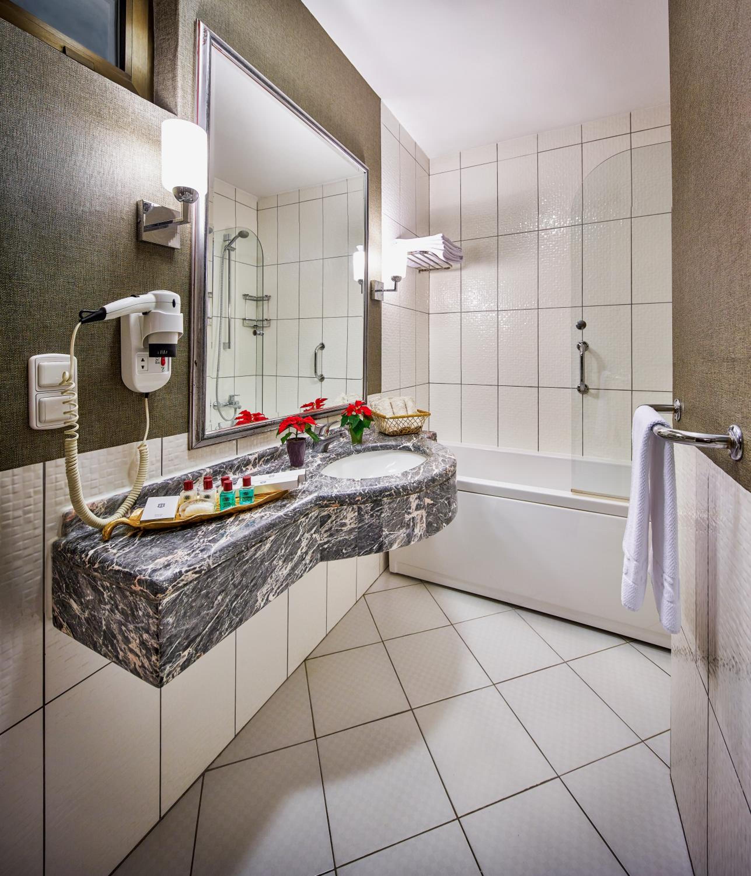 Güneş Hotel Merter - Image 10