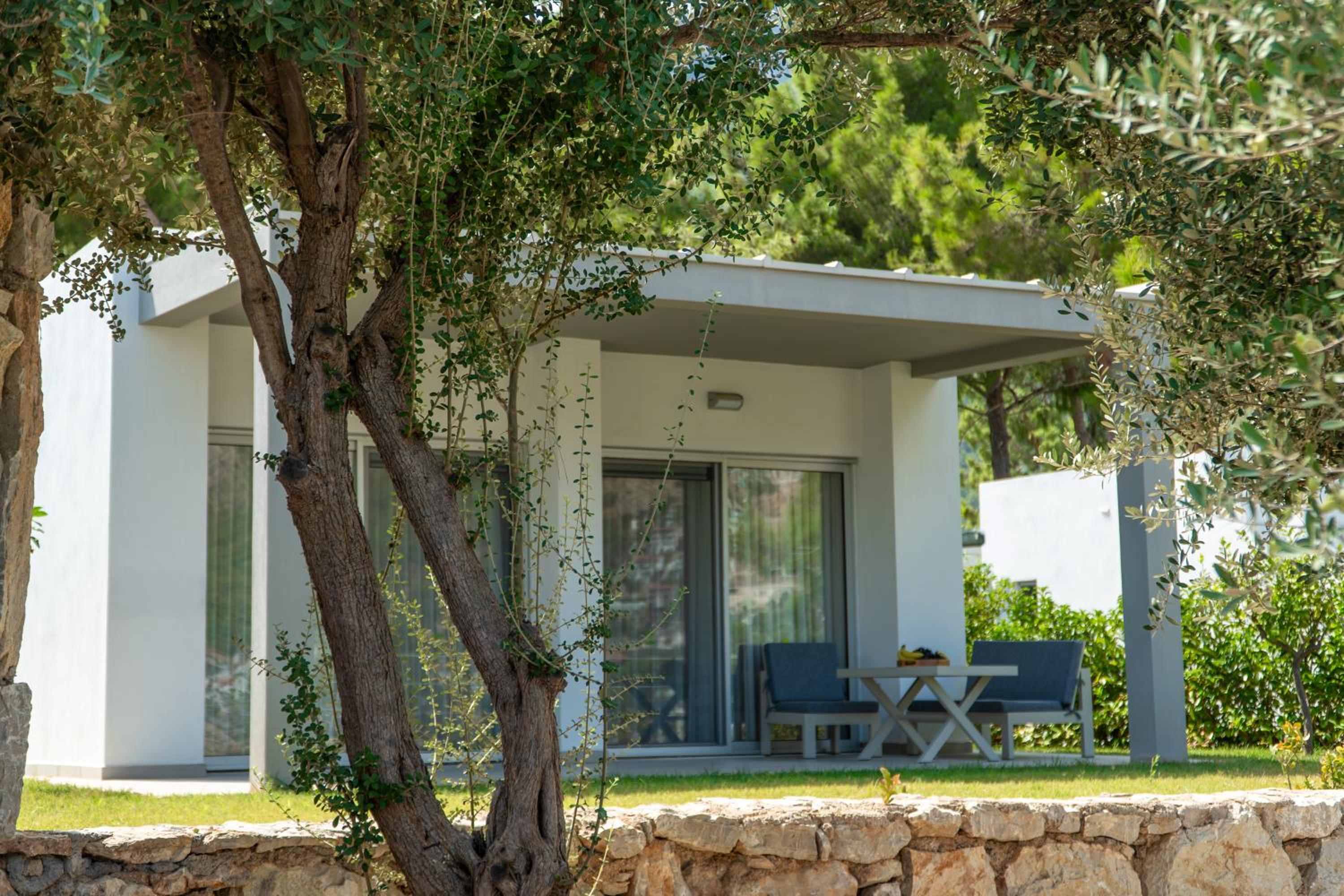 Z-Villas Beach Hotel - Image 9