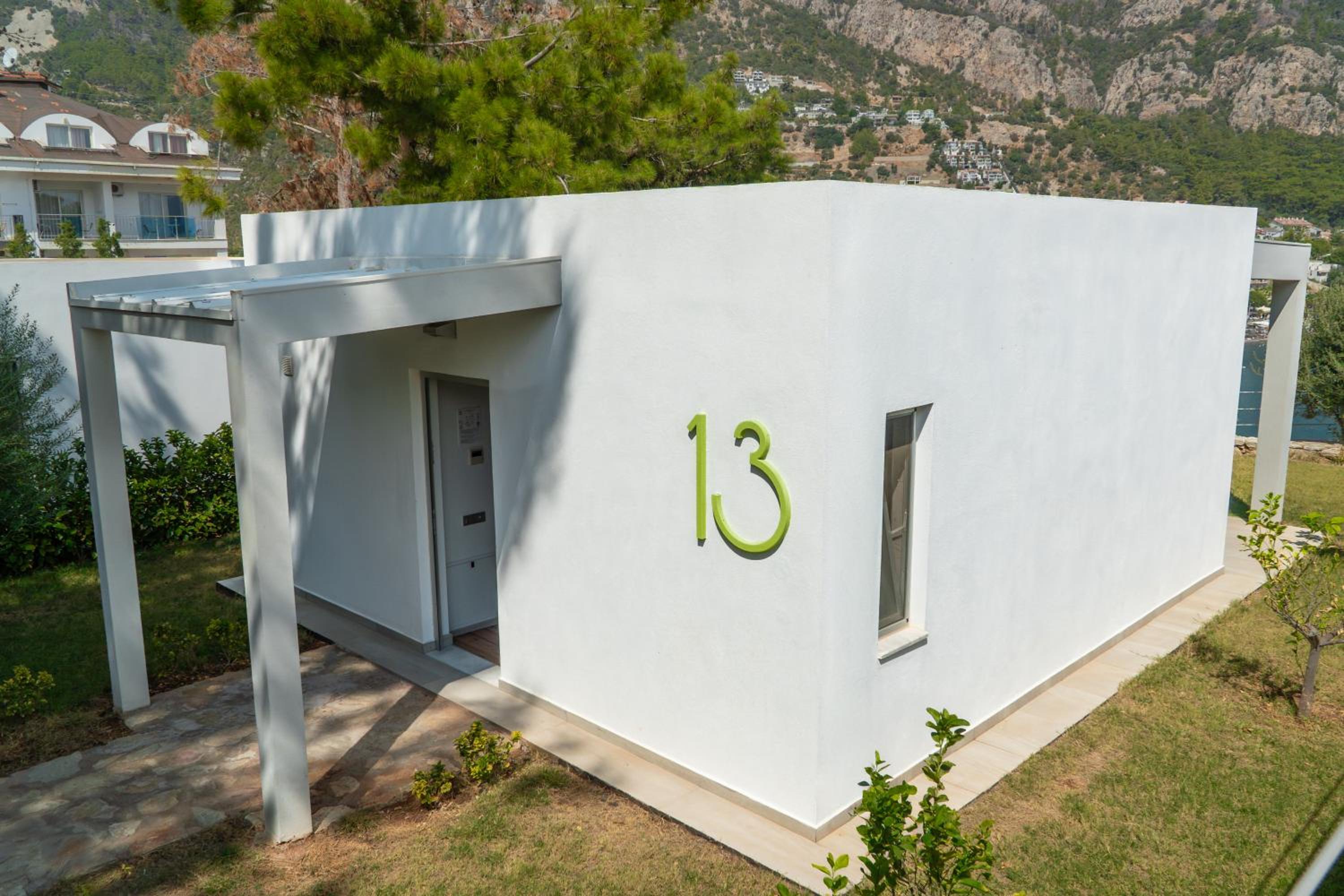 Z-Villas Beach Hotel - Image 100