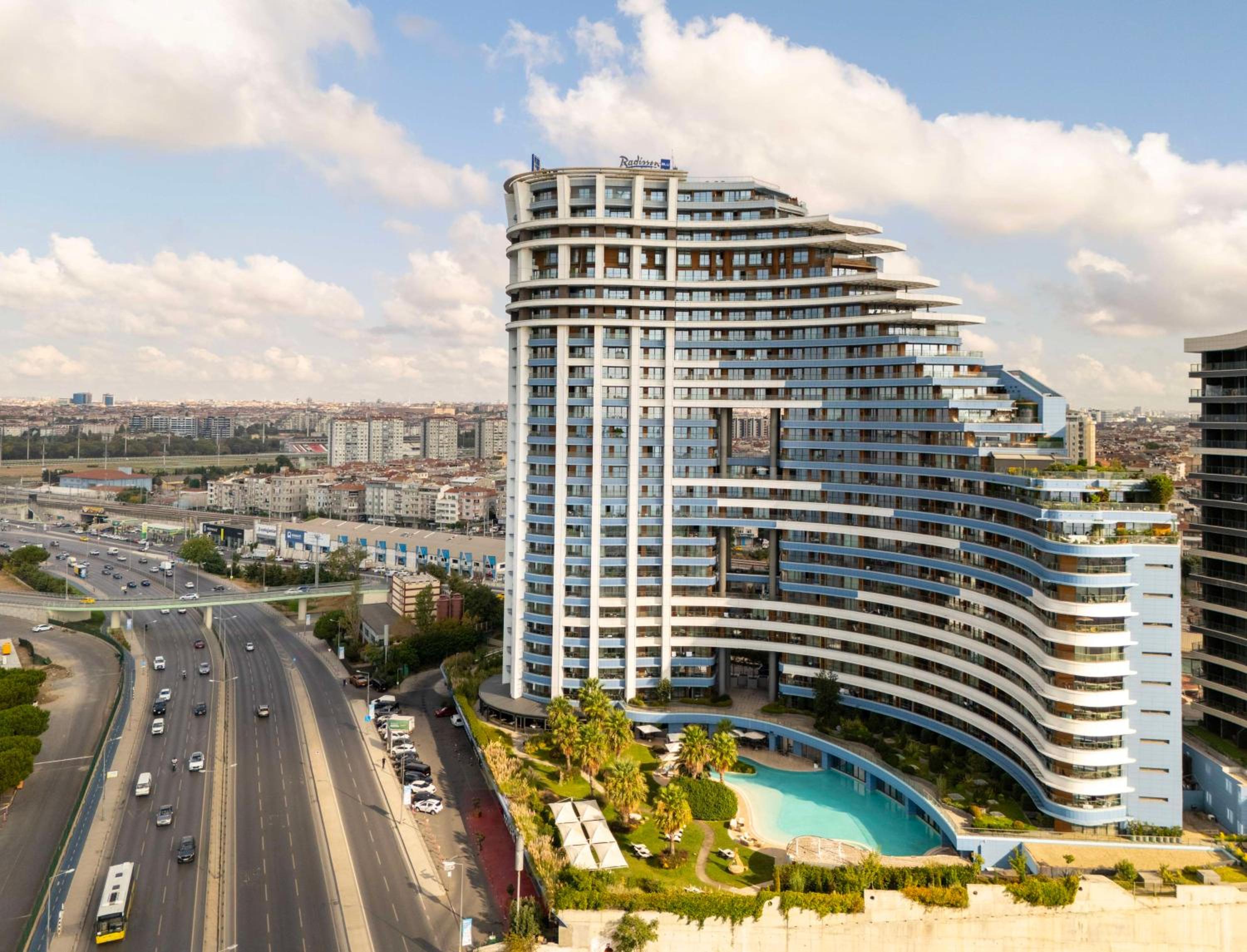 Radisson Blu Otel İstanbul Ottomare - Image 17