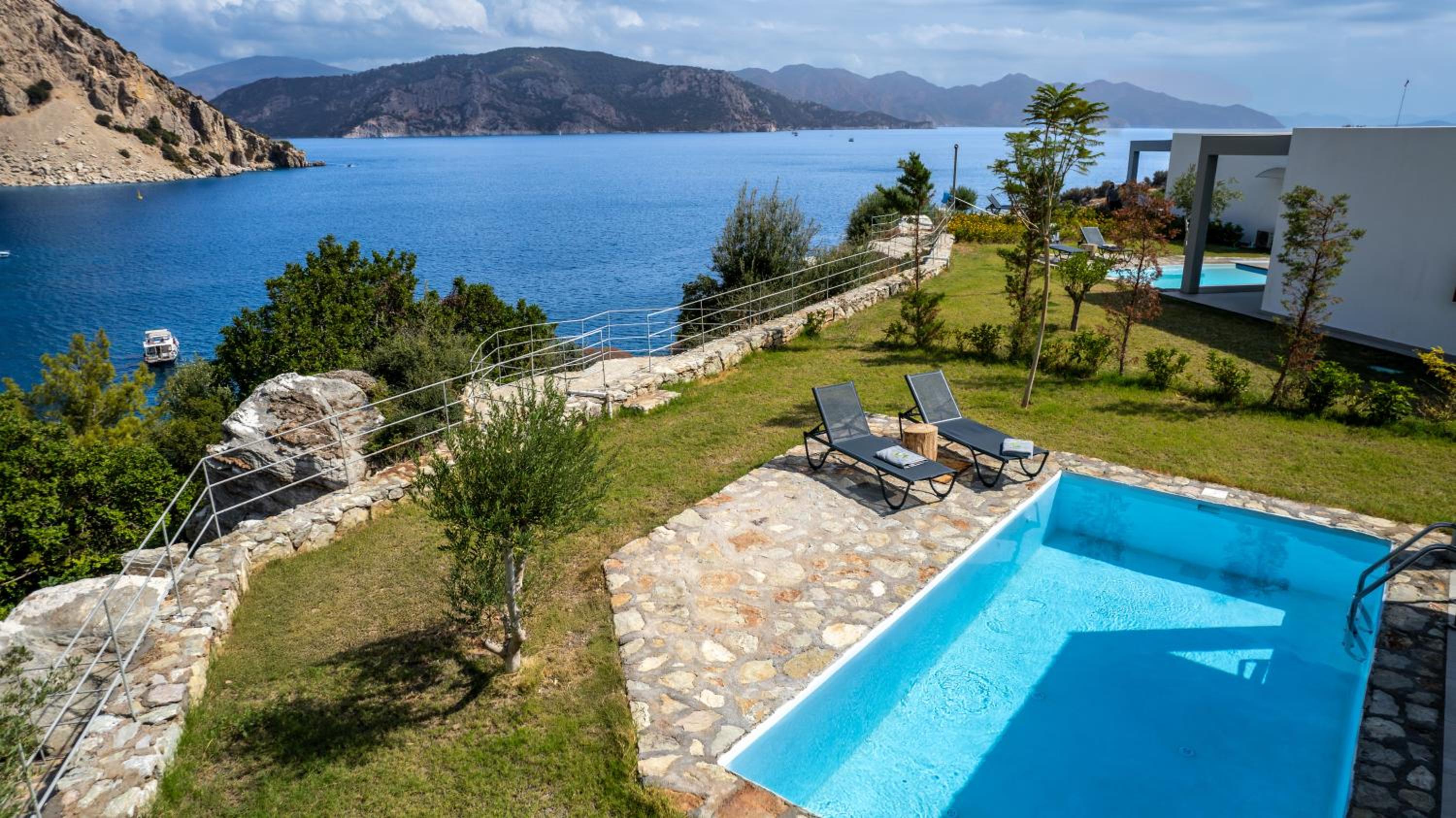Z-Villas Beach Hotel - Image 5