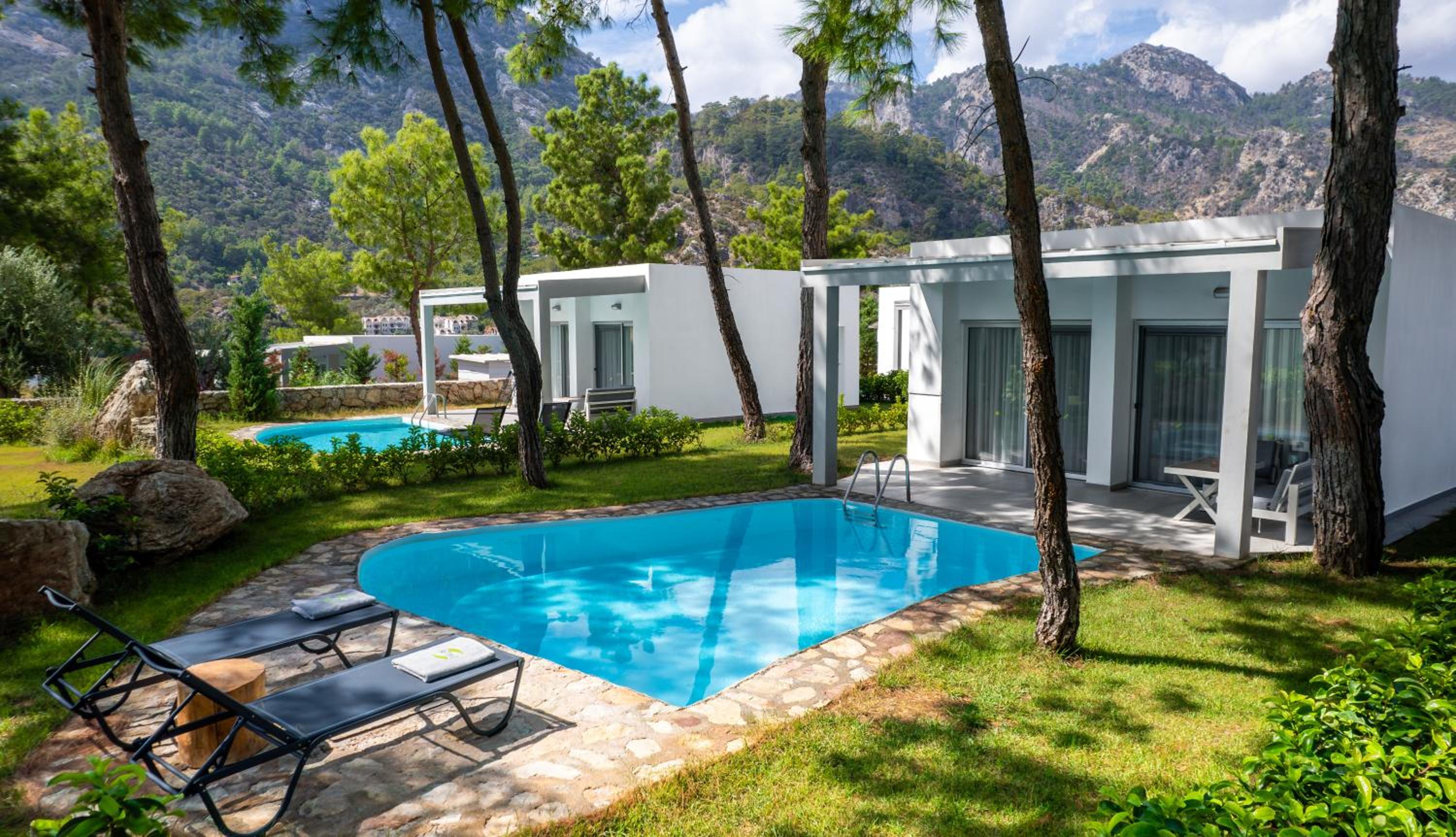 Z-Villas Beach Hotel - Image 6