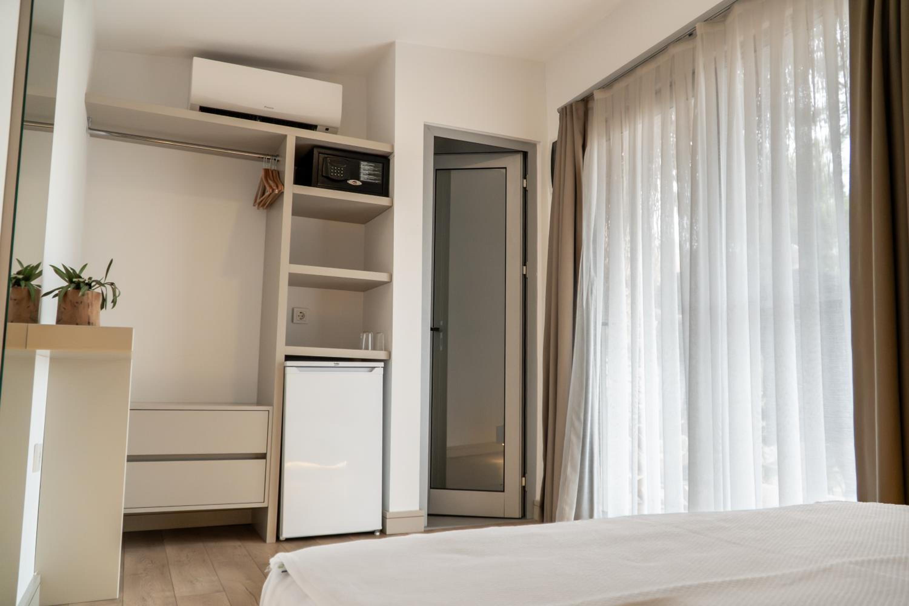 Z-Villas Beach Hotel - Image 84