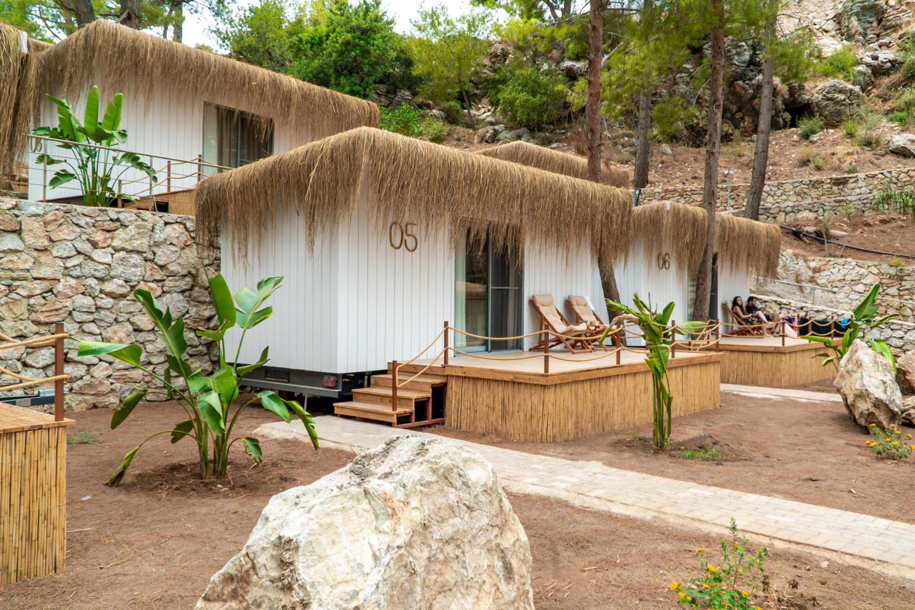 Z-Villas Beach Hotel - Image 15
