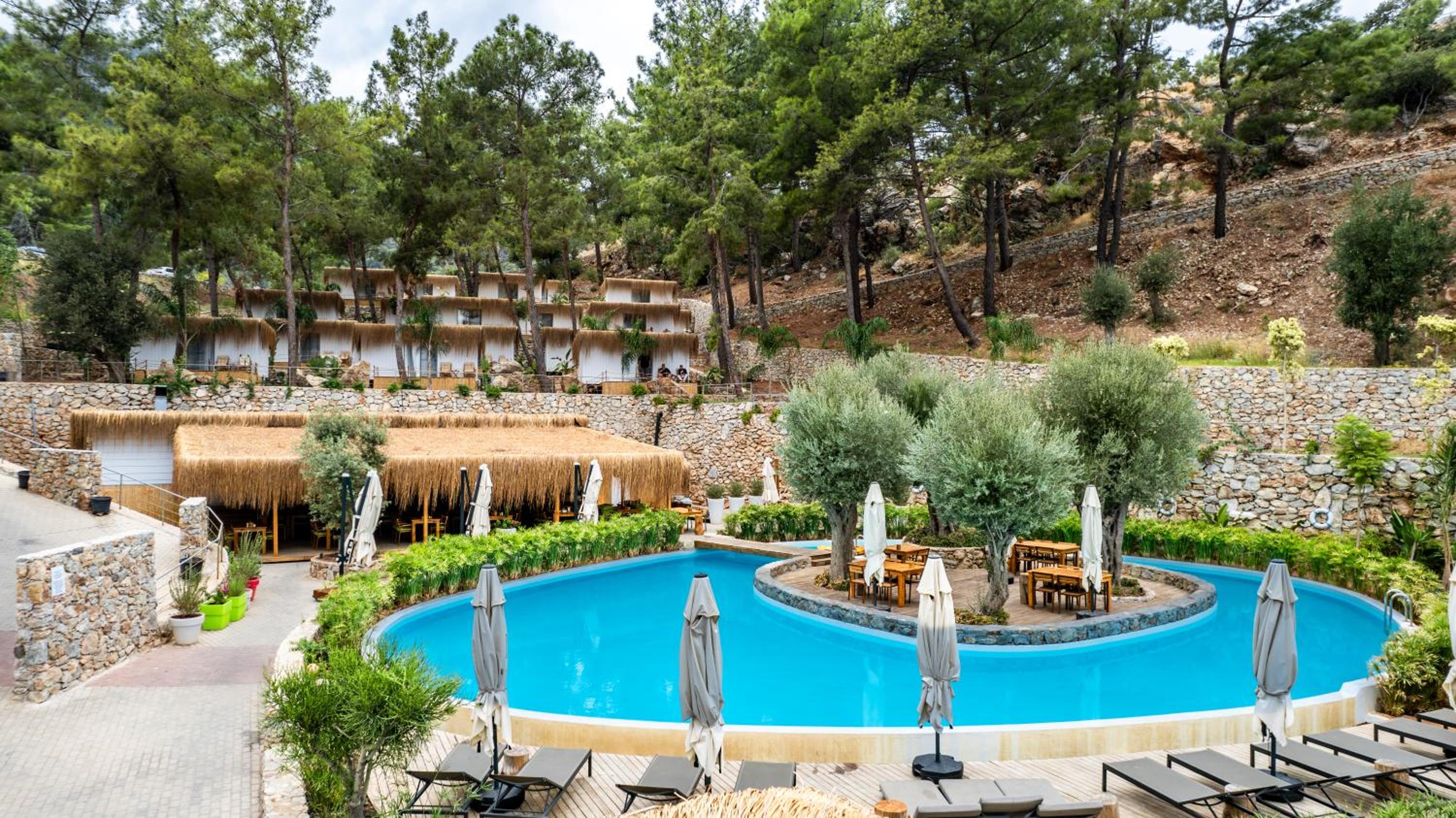 Z-Villas Beach Hotel - Image 18