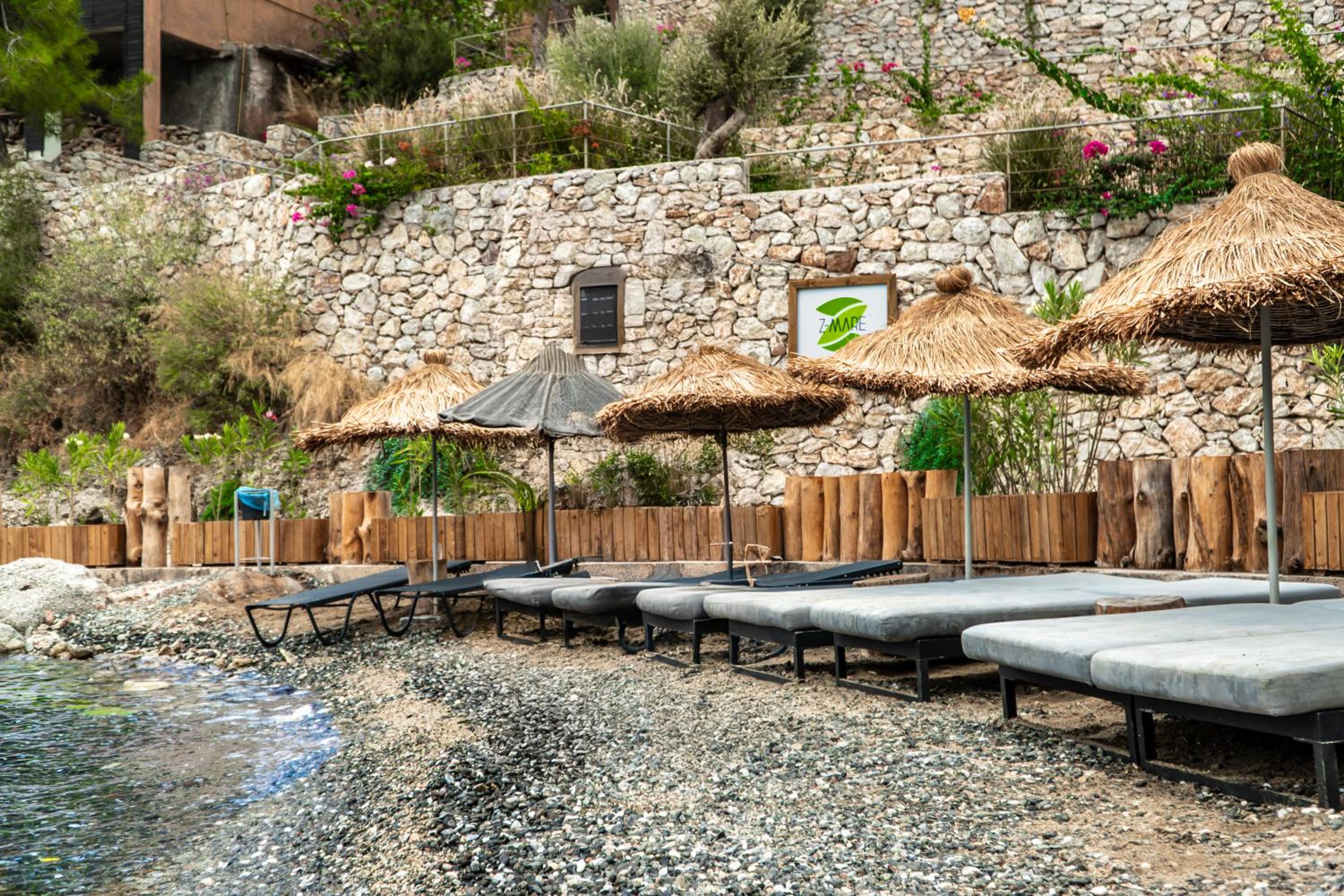 Z-Villas Beach Hotel - Image 23