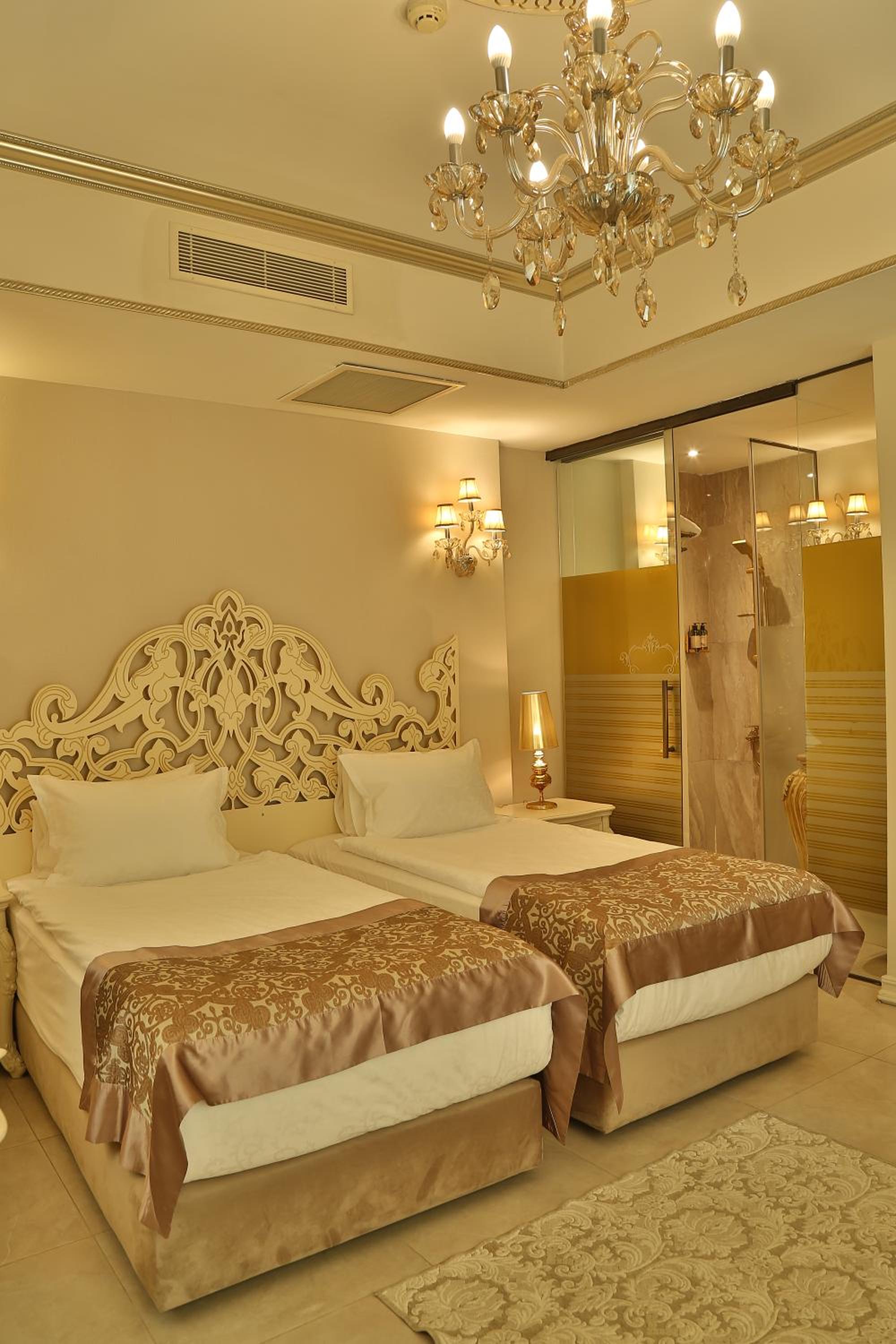 Elegance East Hotel - Image 36