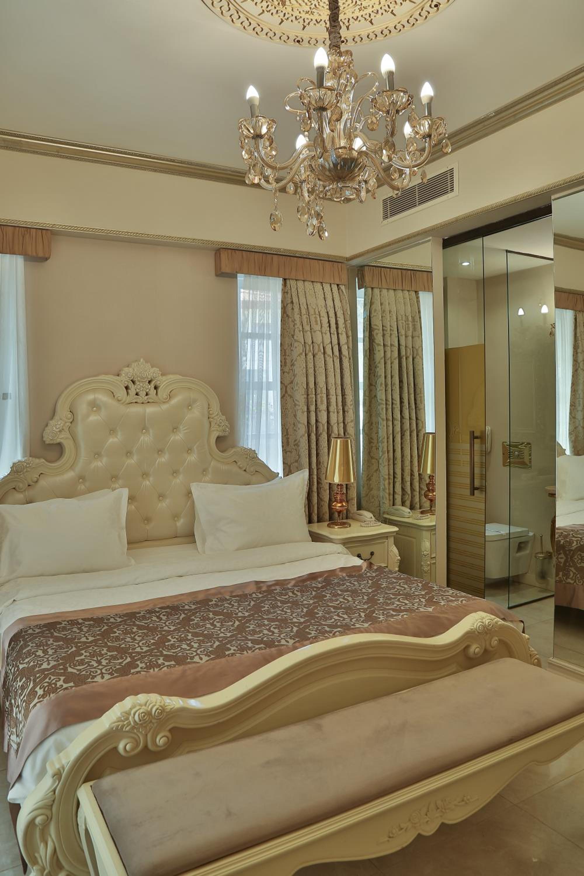 Elegance East Hotel - Image 41