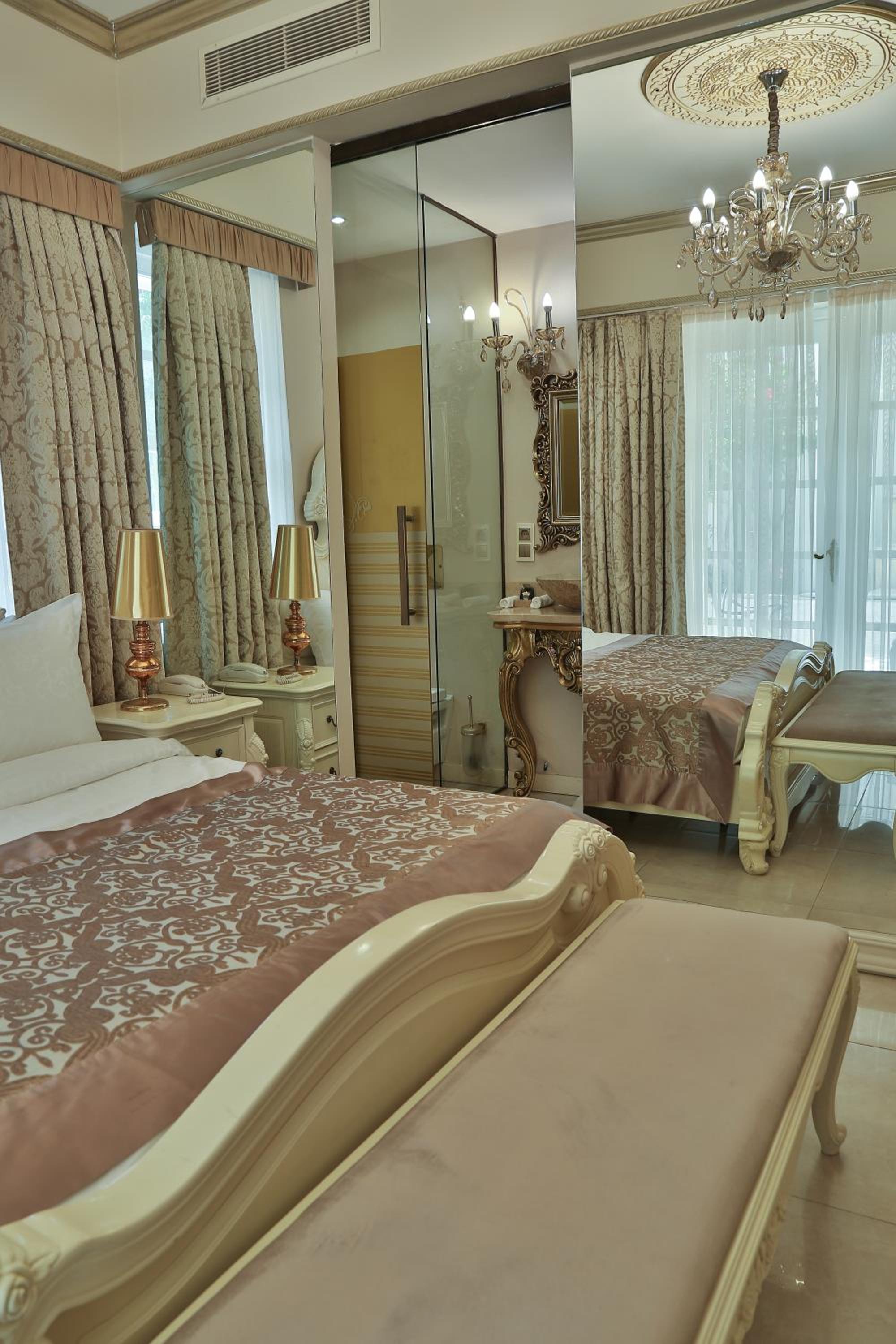 Elegance East Hotel - Image 43