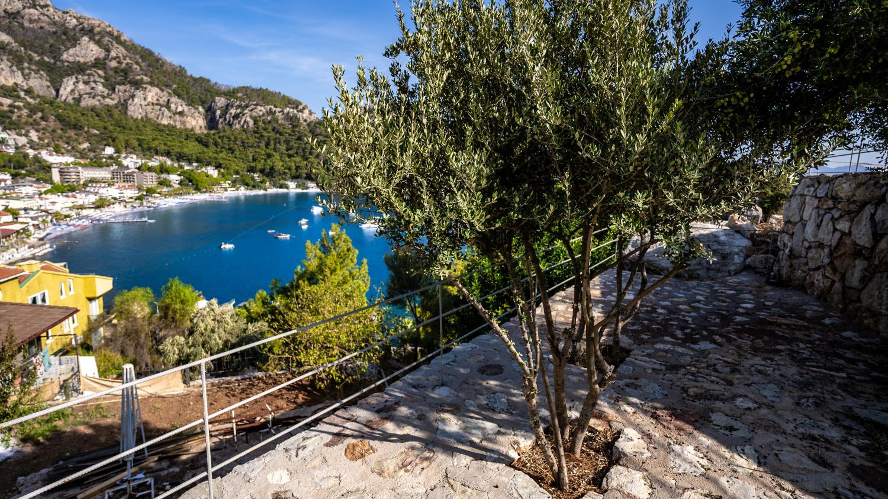 Z-Villas Beach Hotel - Image 11