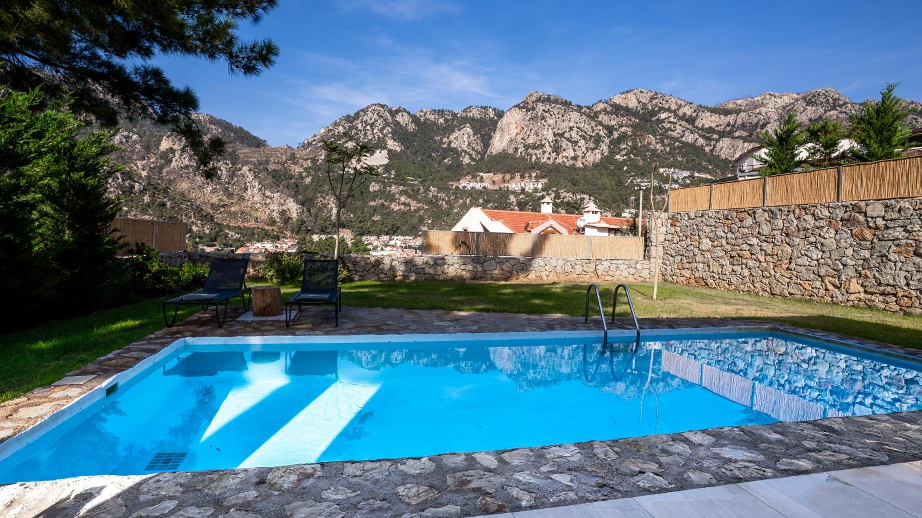 Z-Villas Beach Hotel - Image 8