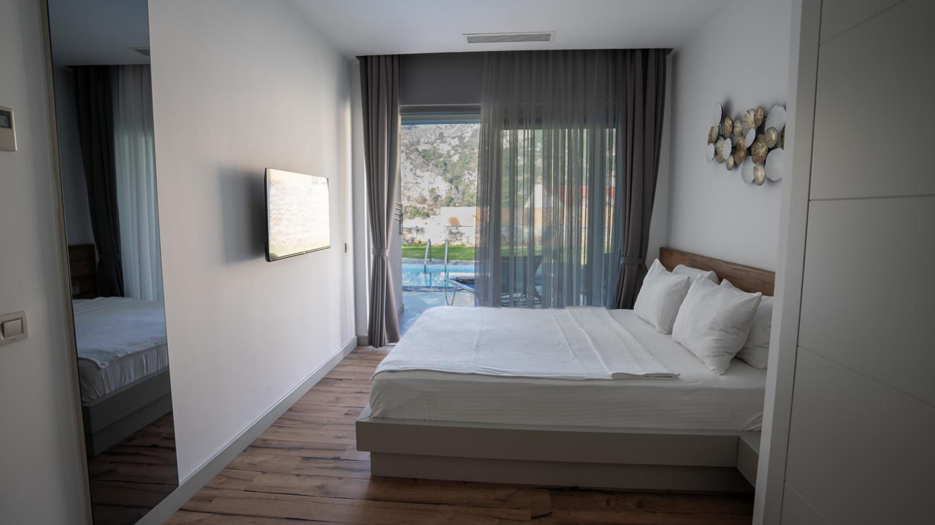 Z-Villas Beach Hotel - Image 34