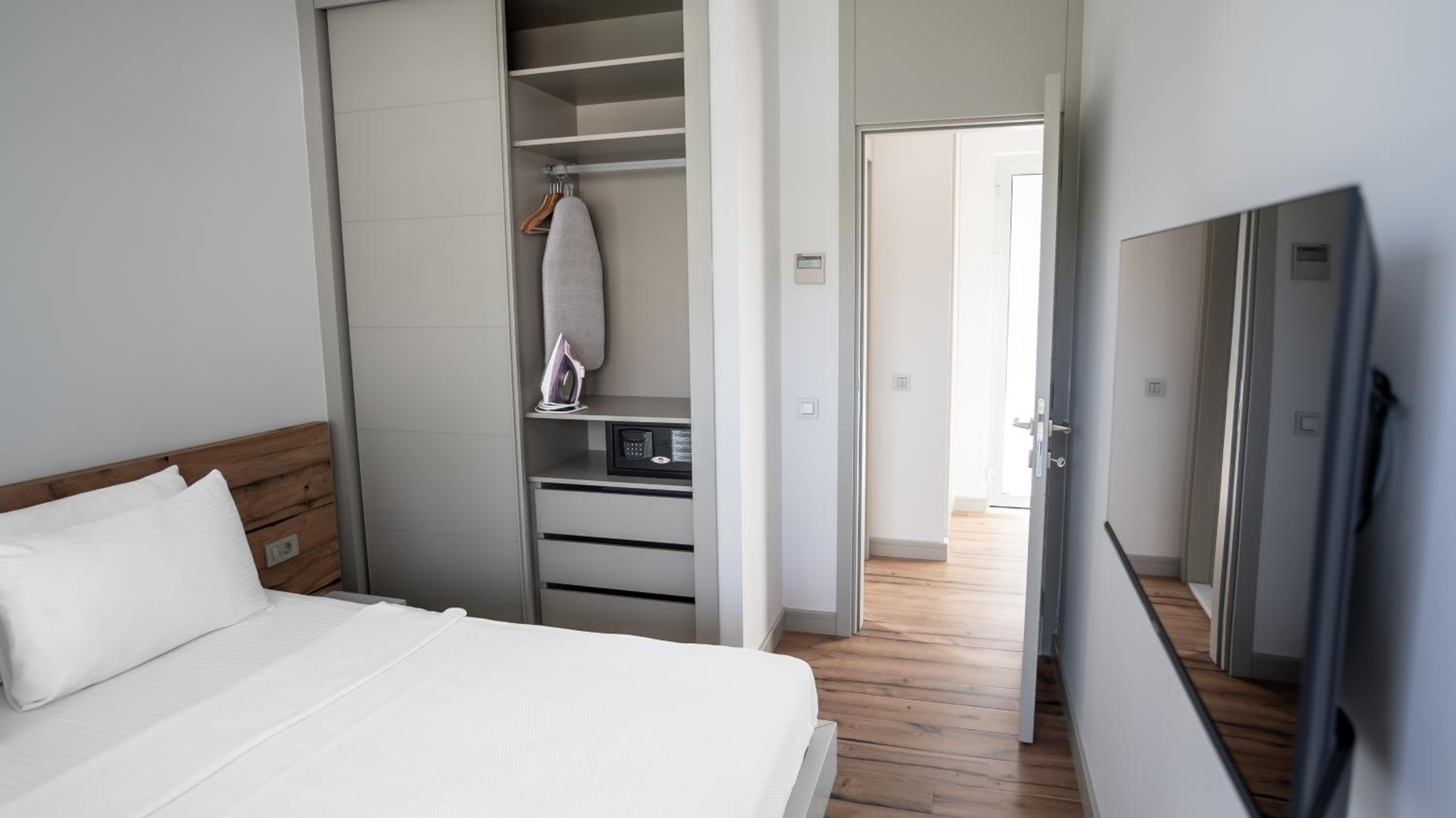 Z-Villas Beach Hotel - Image 36