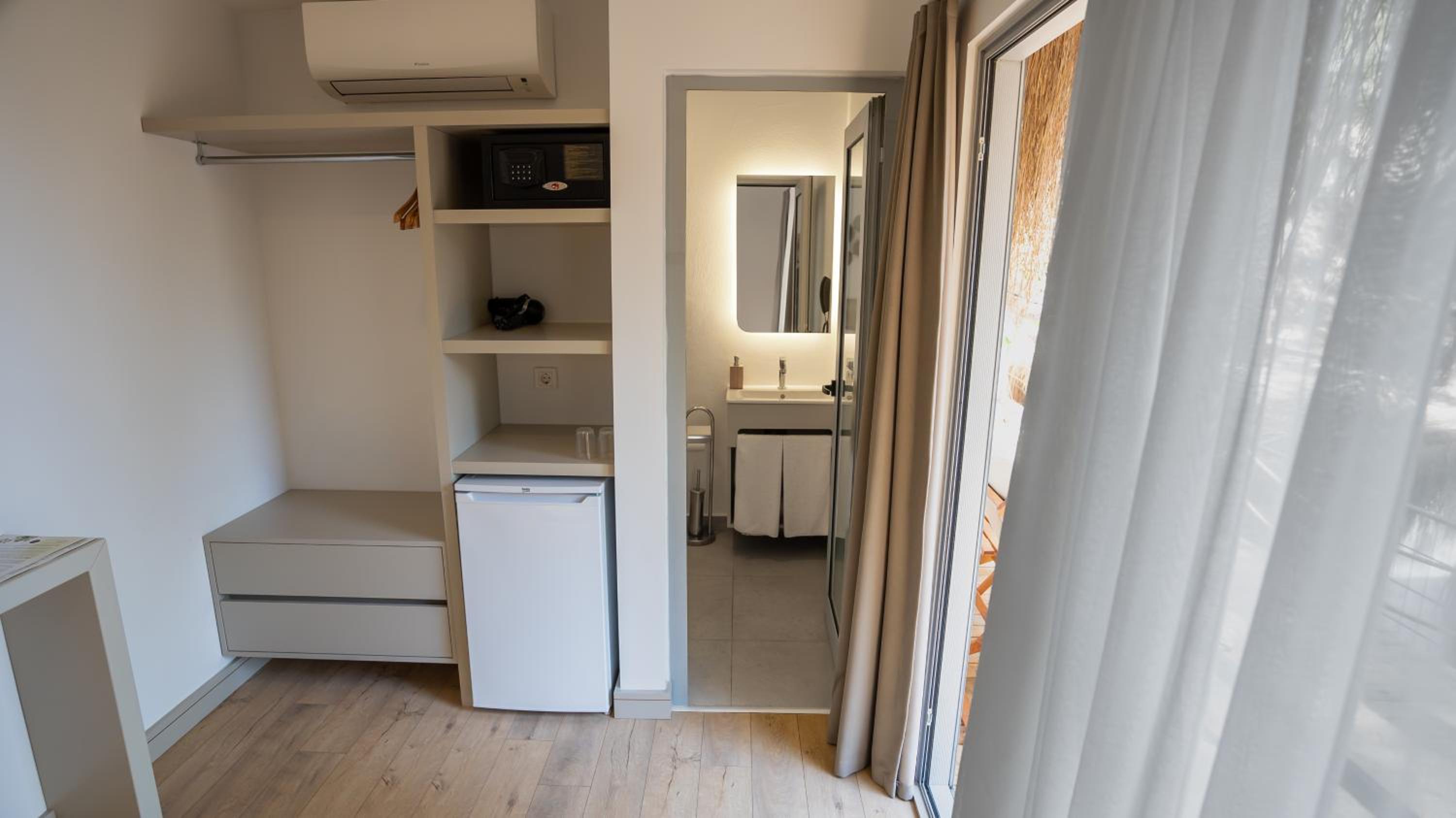 Z-Villas Beach Hotel - Image 138