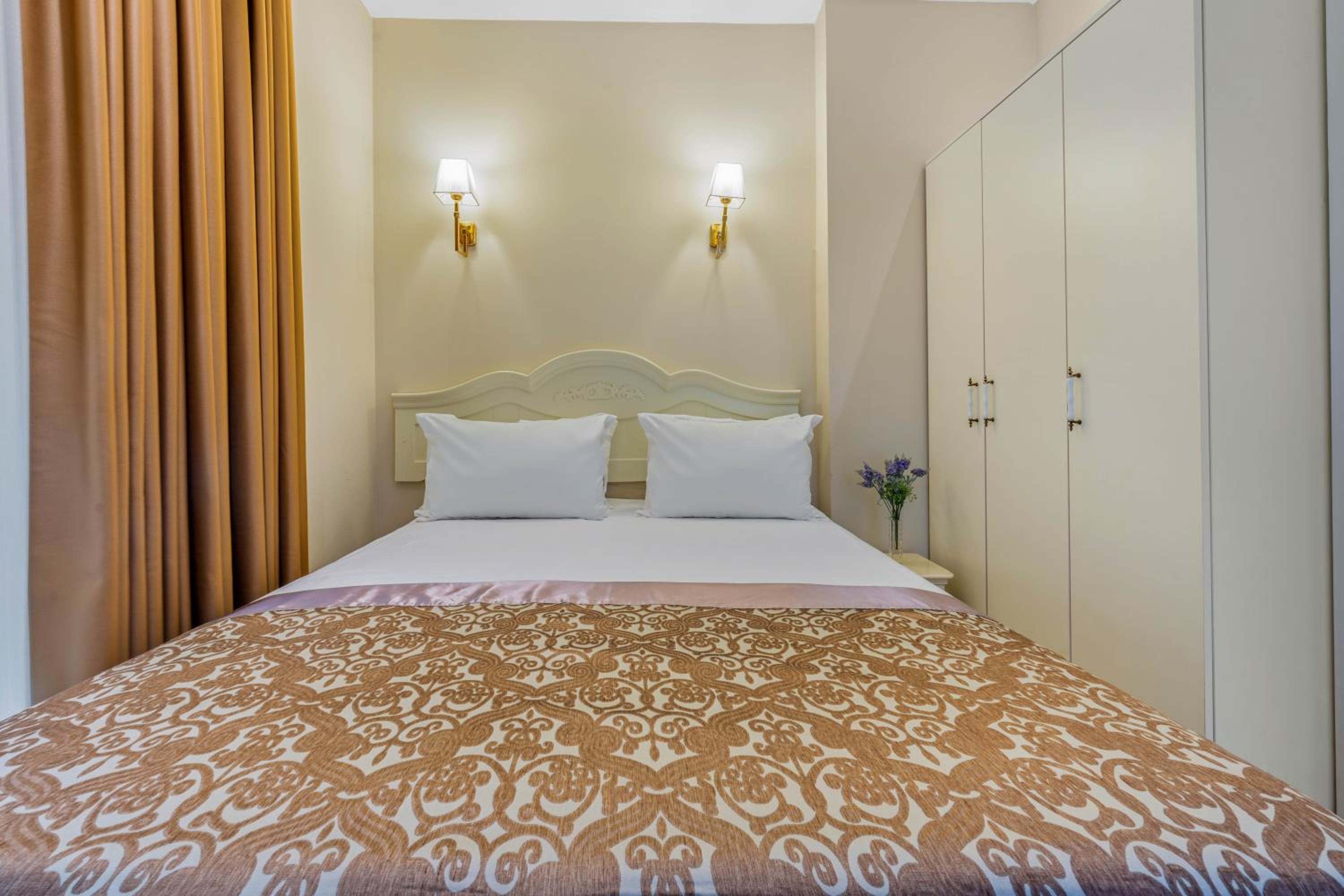 Elegance East Hotel - Image 48