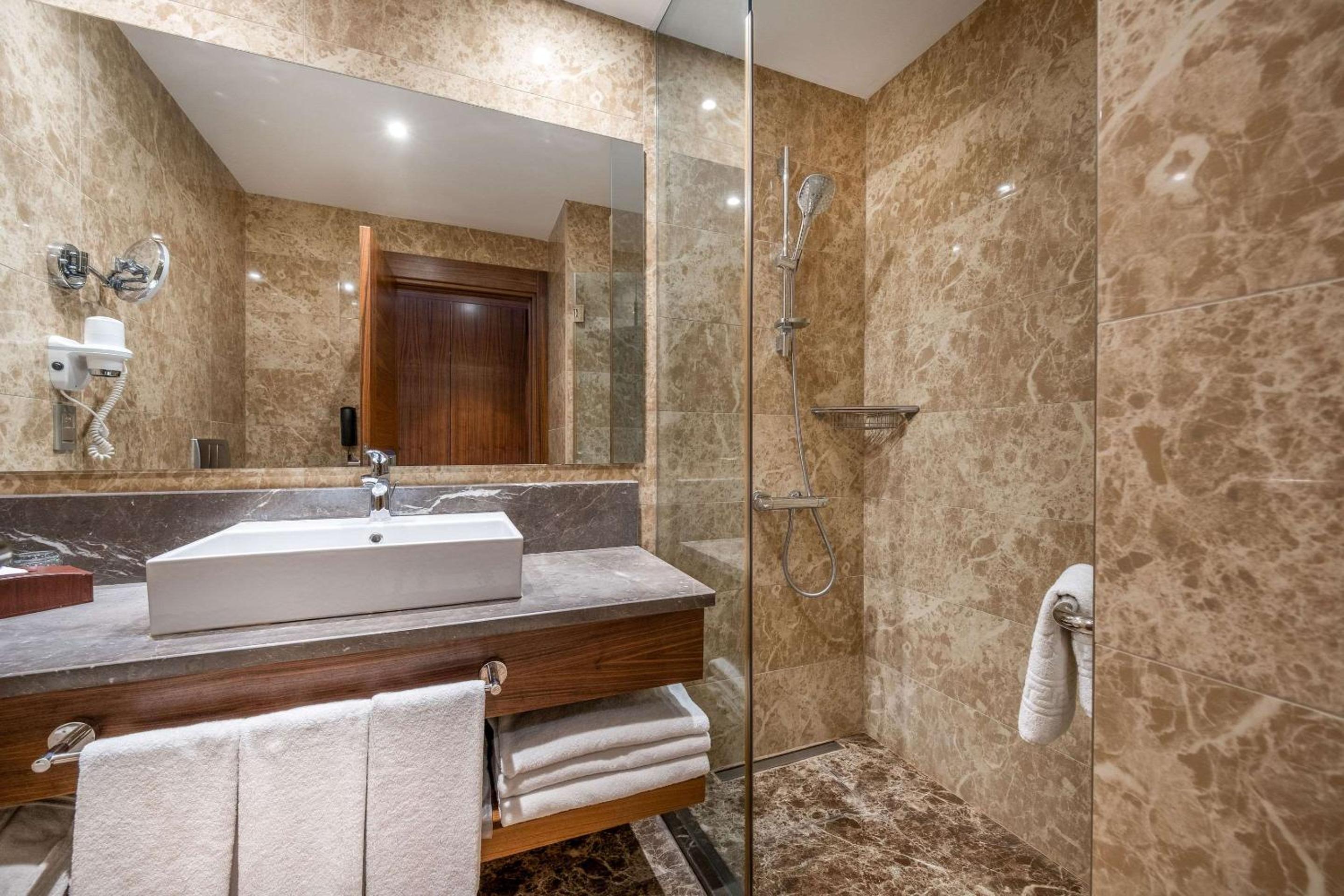 Clarion Otel İstanbul Mahmutbey - Image 7