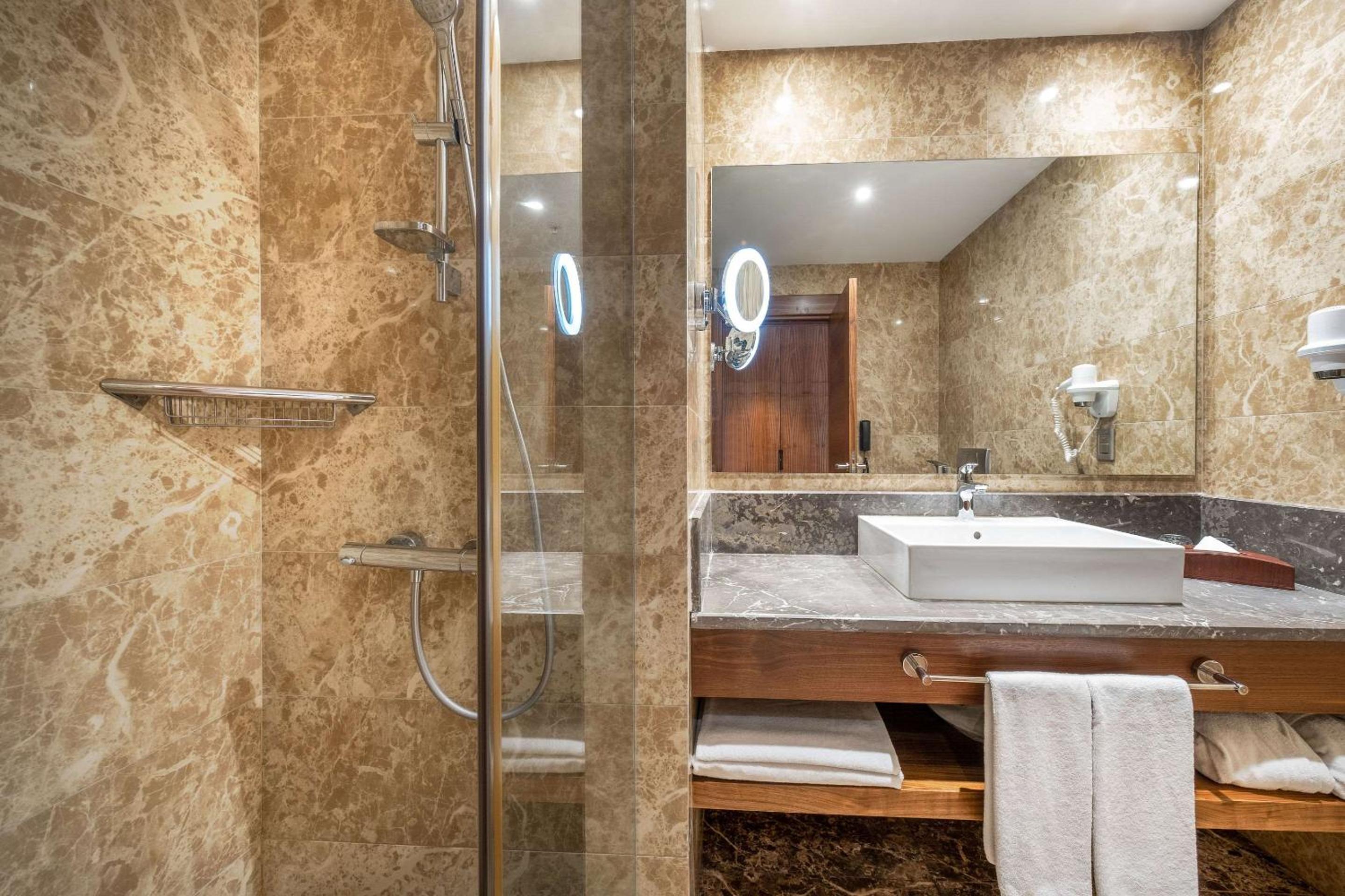 Clarion Otel İstanbul Mahmutbey - Image 8