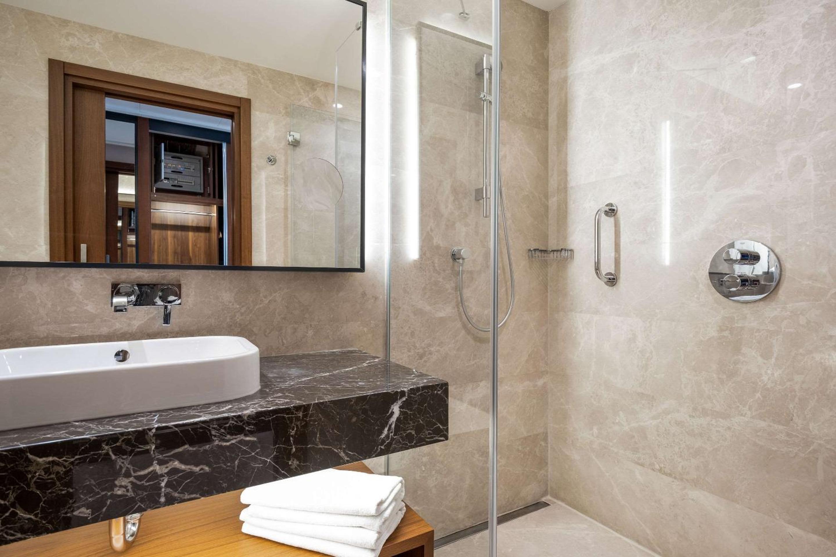 Clarion Otel Golden Horn - Image 35